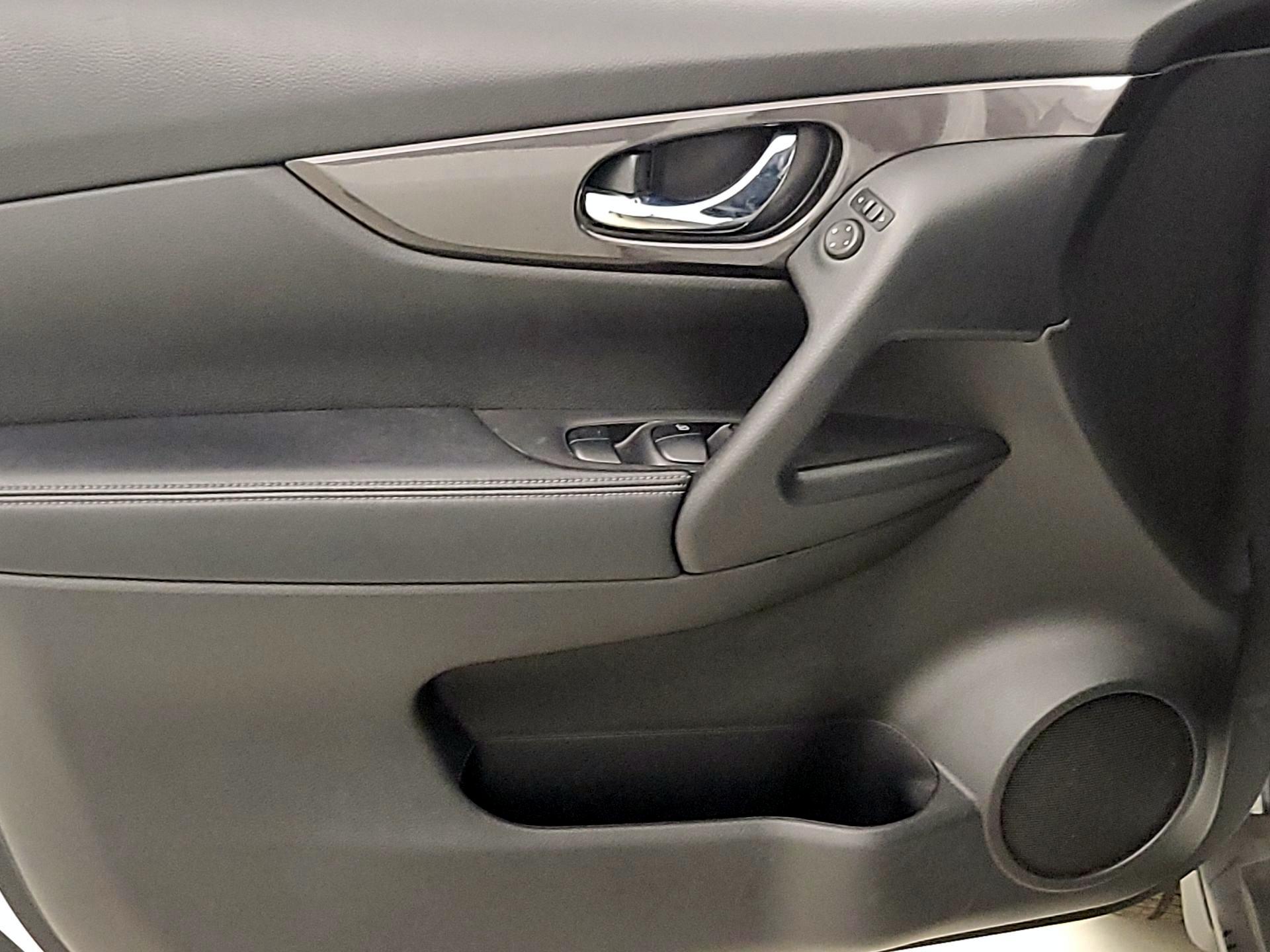 Thumbnail: 2019 Nissan Rogue - 12