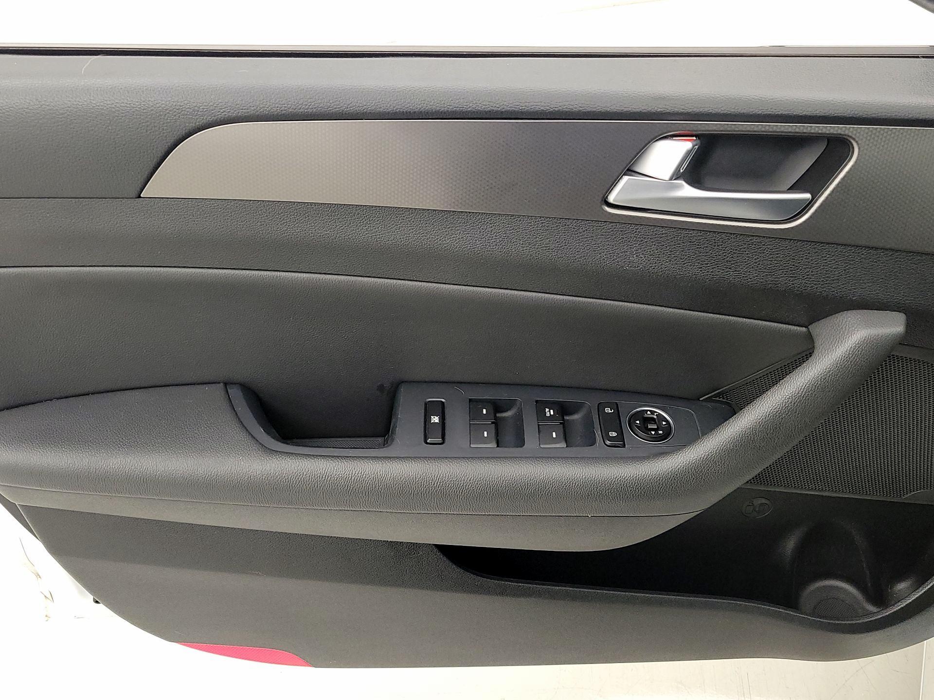 Thumbnail: 2017 Hyundai Sonata - 12