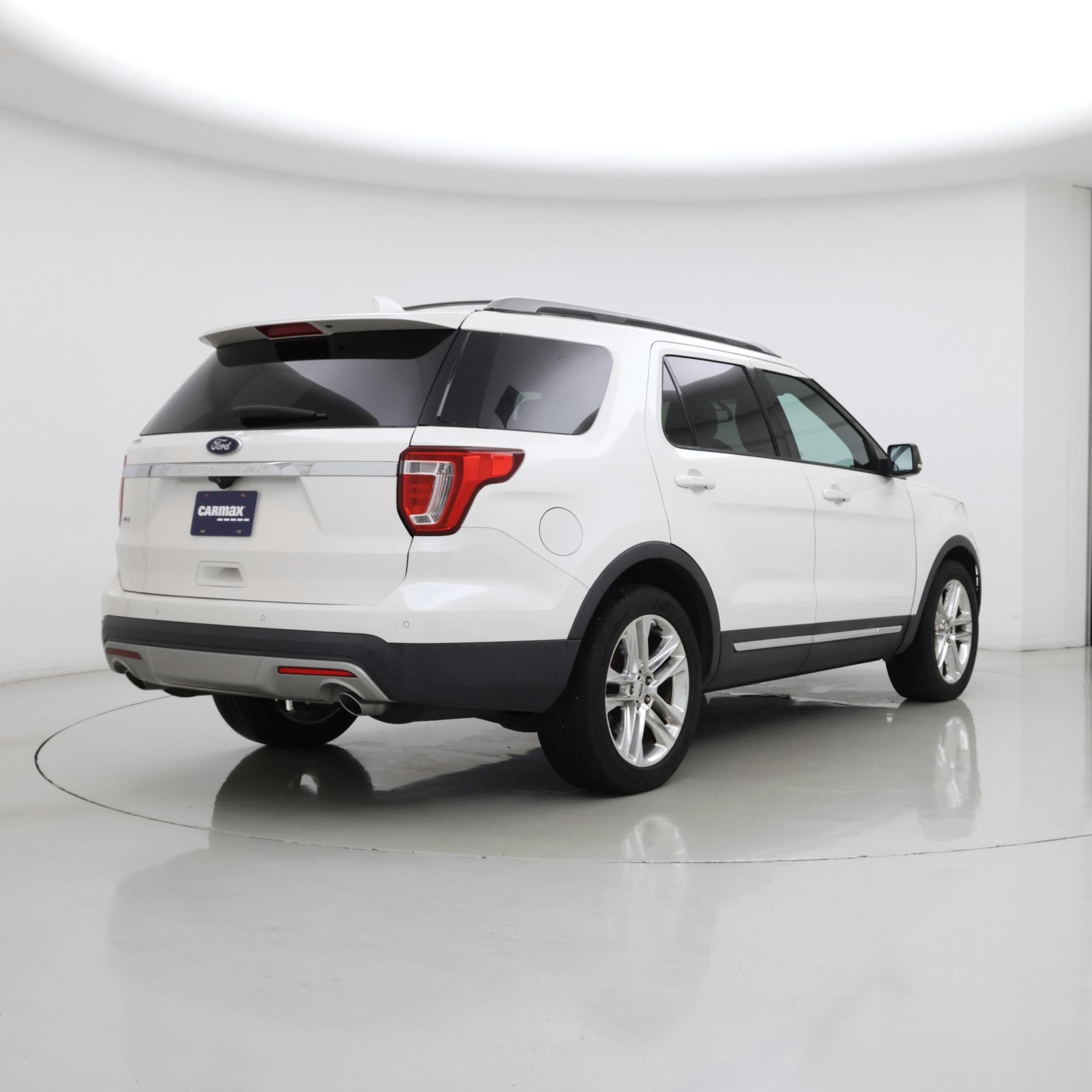 Thumbnail: 2017 Ford Explorer - 8