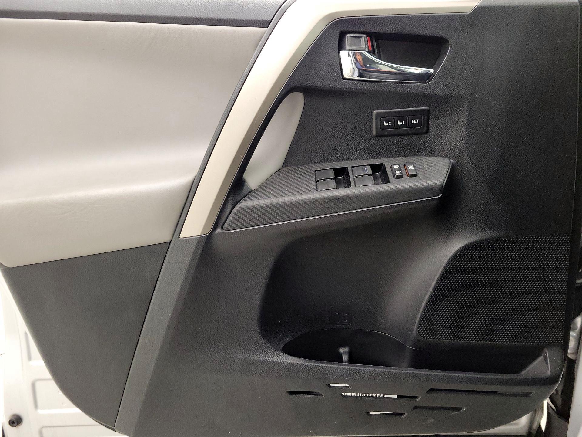 Thumbnail: 2015 Toyota RAV4 - 12