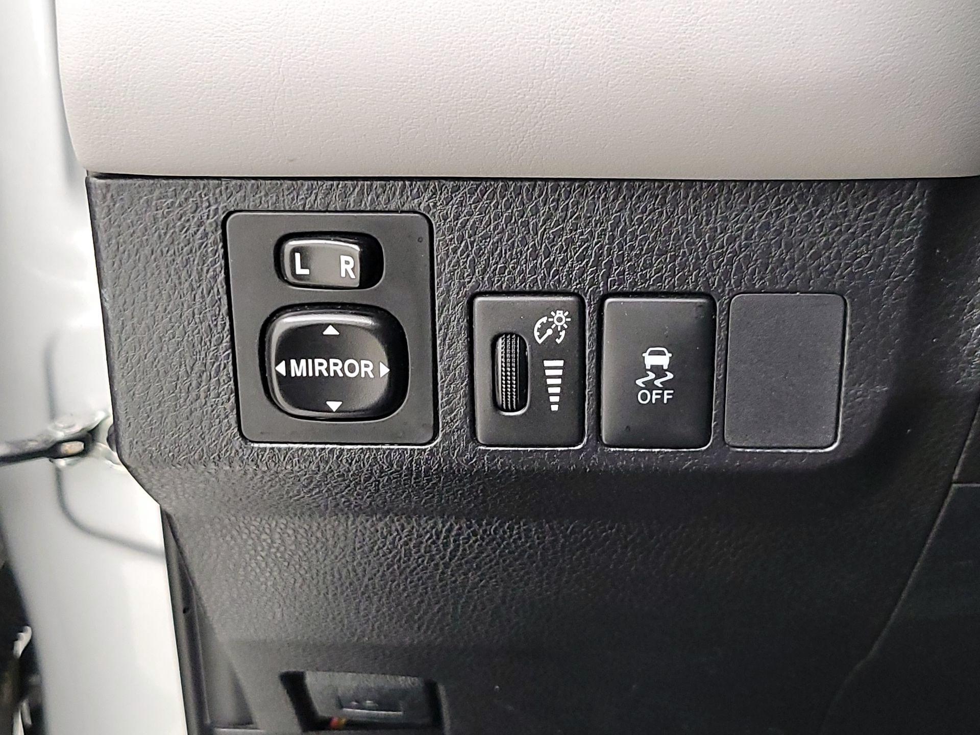Thumbnail: 2015 Toyota RAV4 - 13