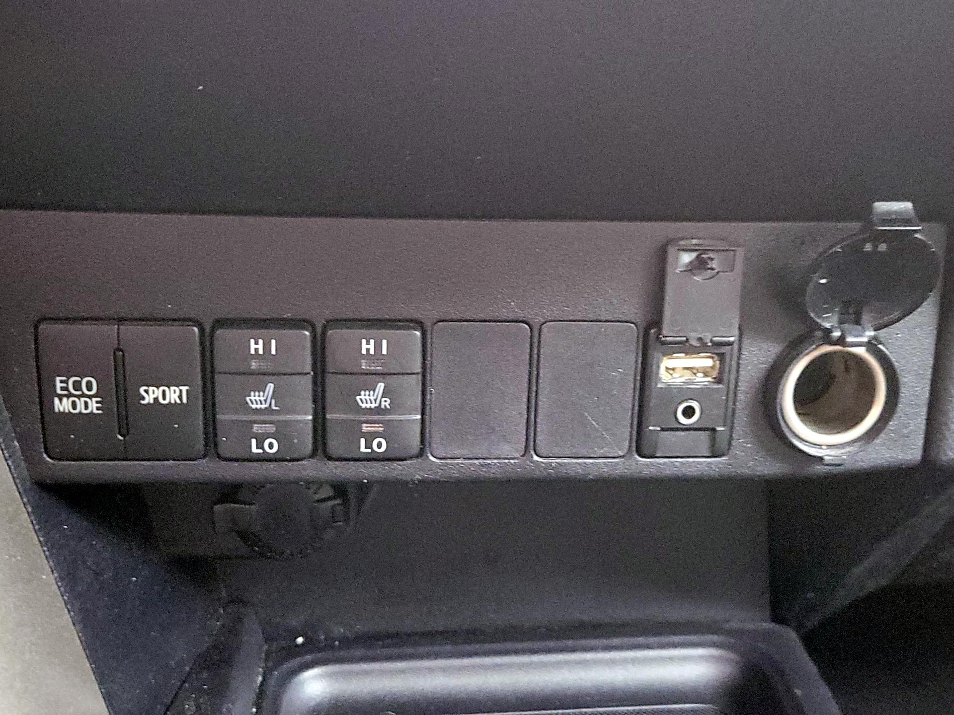 Thumbnail: 2015 Toyota RAV4 - 19