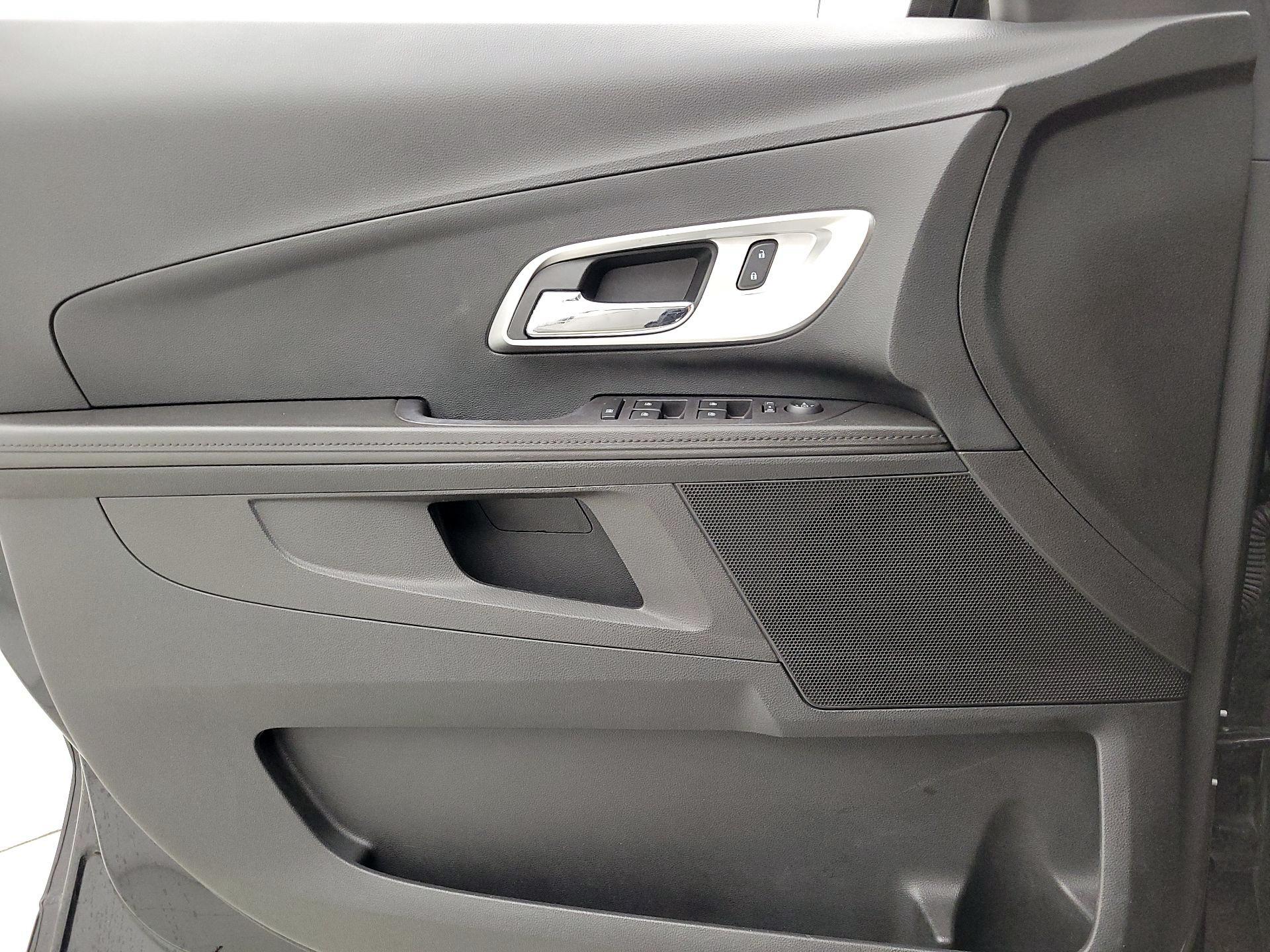 Thumbnail: 2017 Chevrolet Equinox - 12