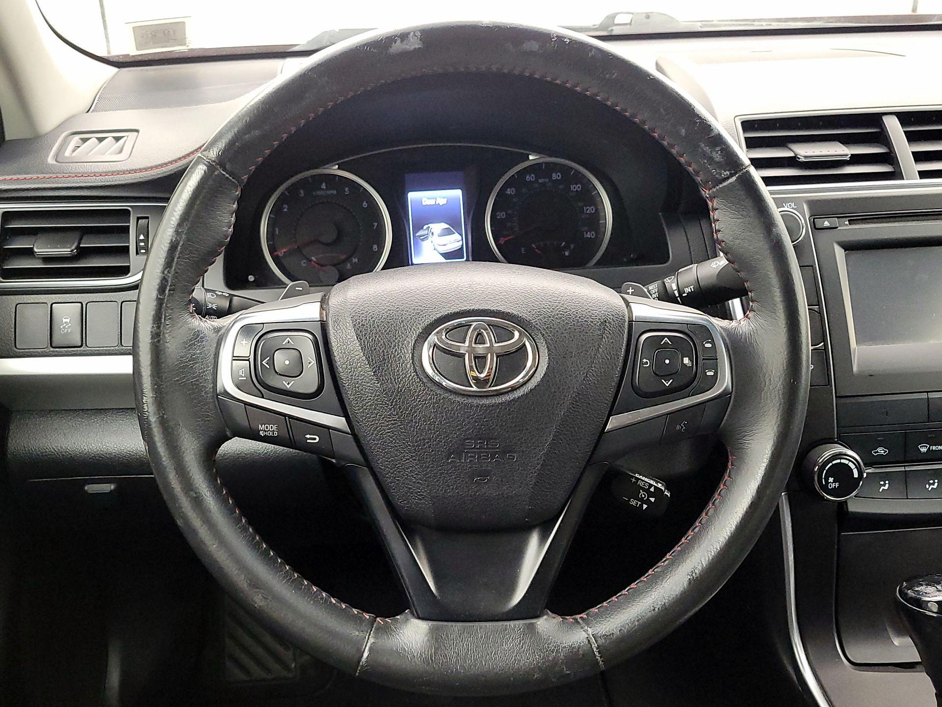 Thumbnail: 2017 Toyota Camry - 10