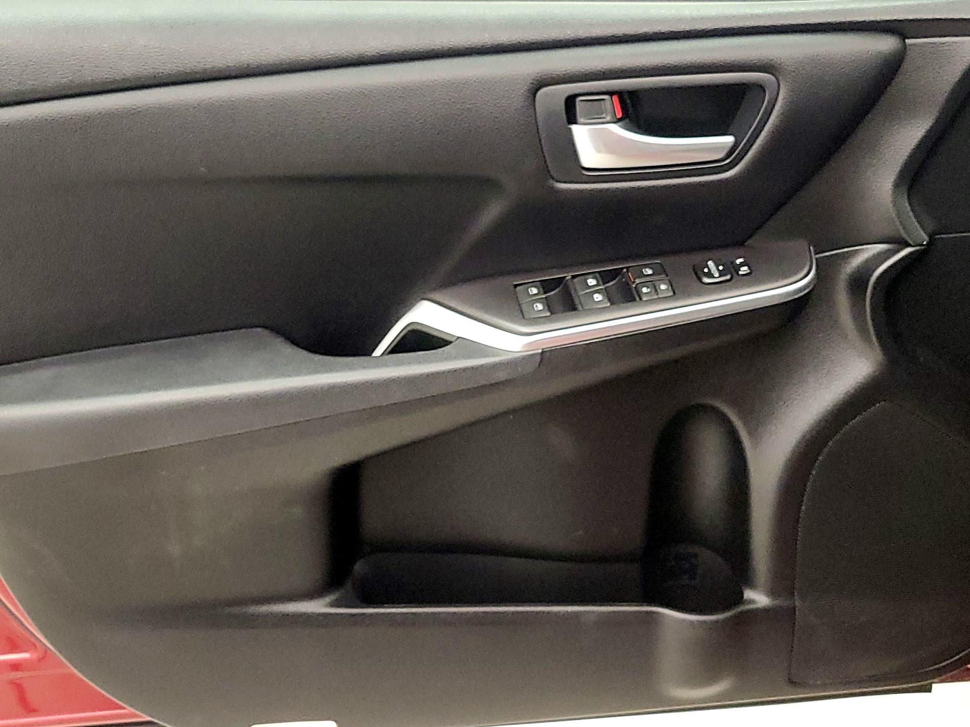 Thumbnail: 2017 Toyota Camry - 12