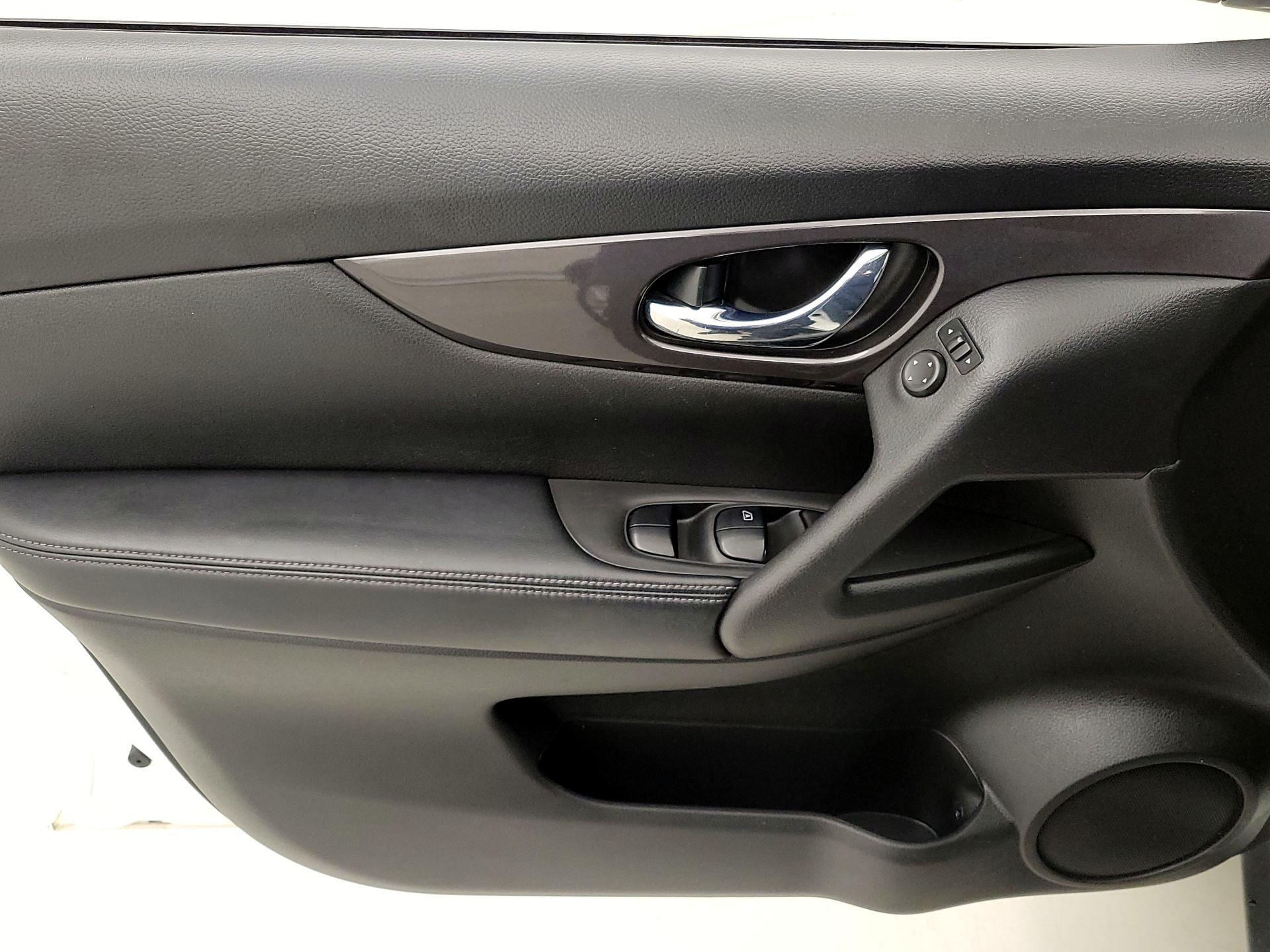 Thumbnail: 2019 Nissan Rogue - 12