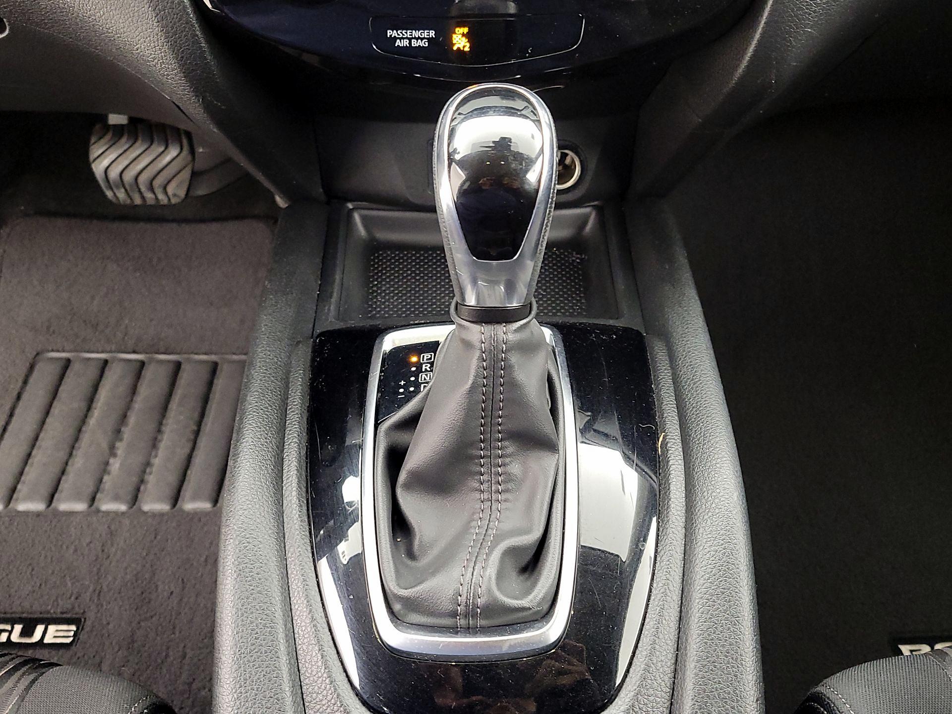 Thumbnail: 2019 Nissan Rogue - 17