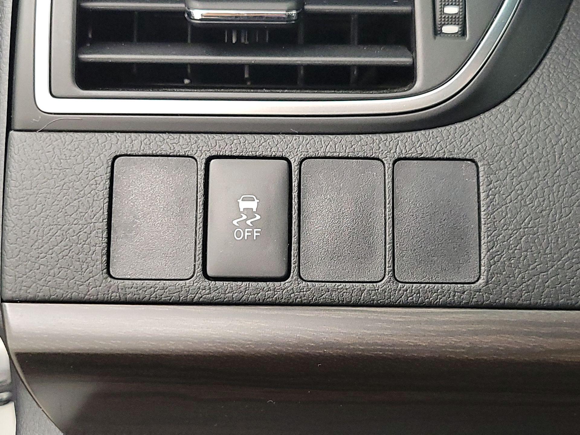 Thumbnail: 2015 Toyota Camry - 13