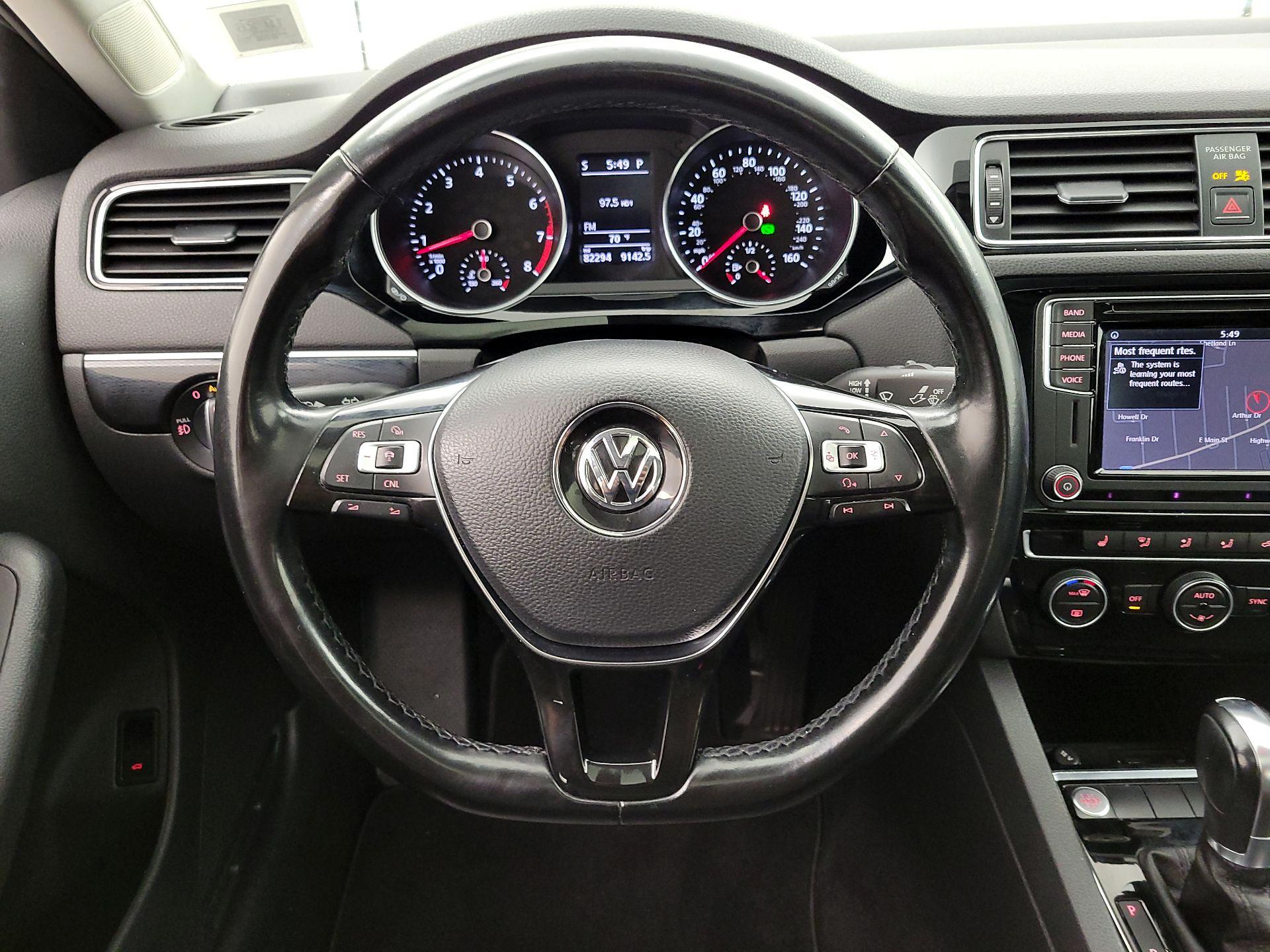 Thumbnail: 2017 Volkswagen Jetta - 10