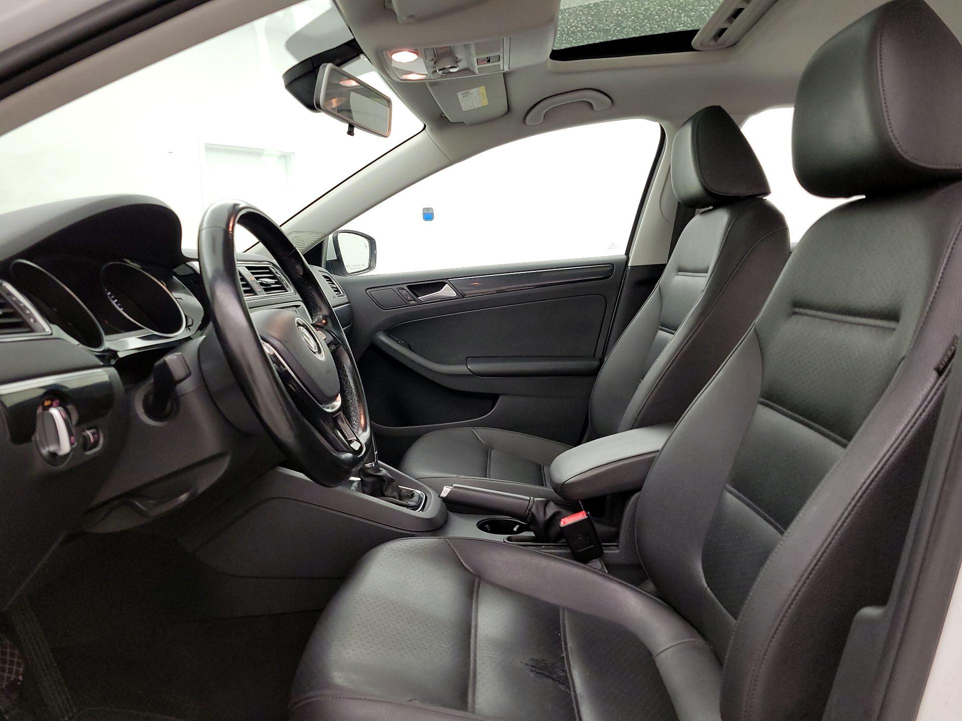 Thumbnail: 2017 Volkswagen Jetta - 11