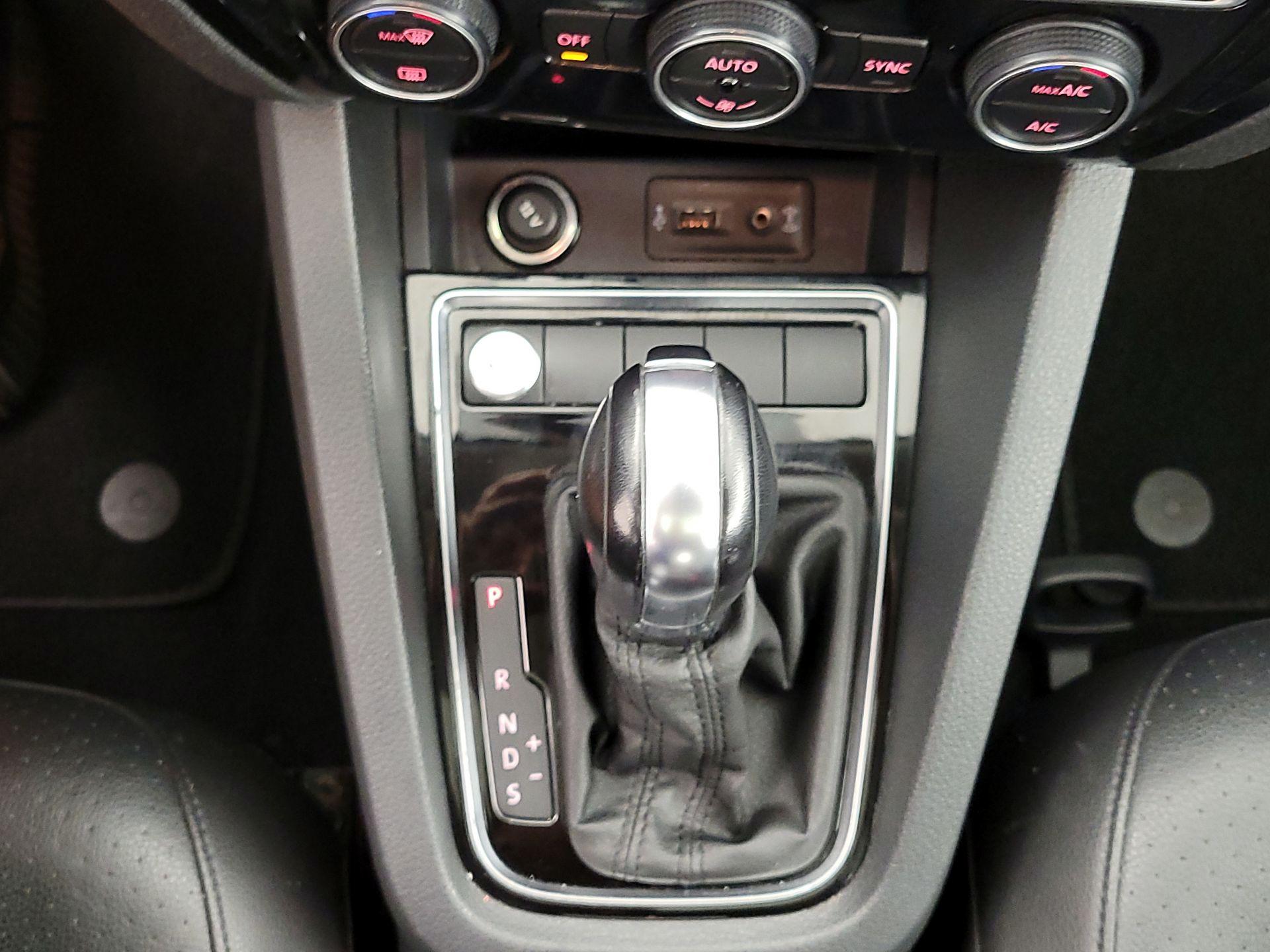 Thumbnail: 2017 Volkswagen Jetta - 18