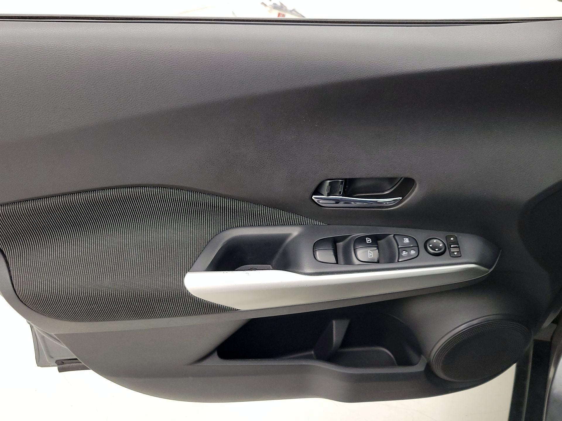 Thumbnail: 2019 Nissan Kicks - 12