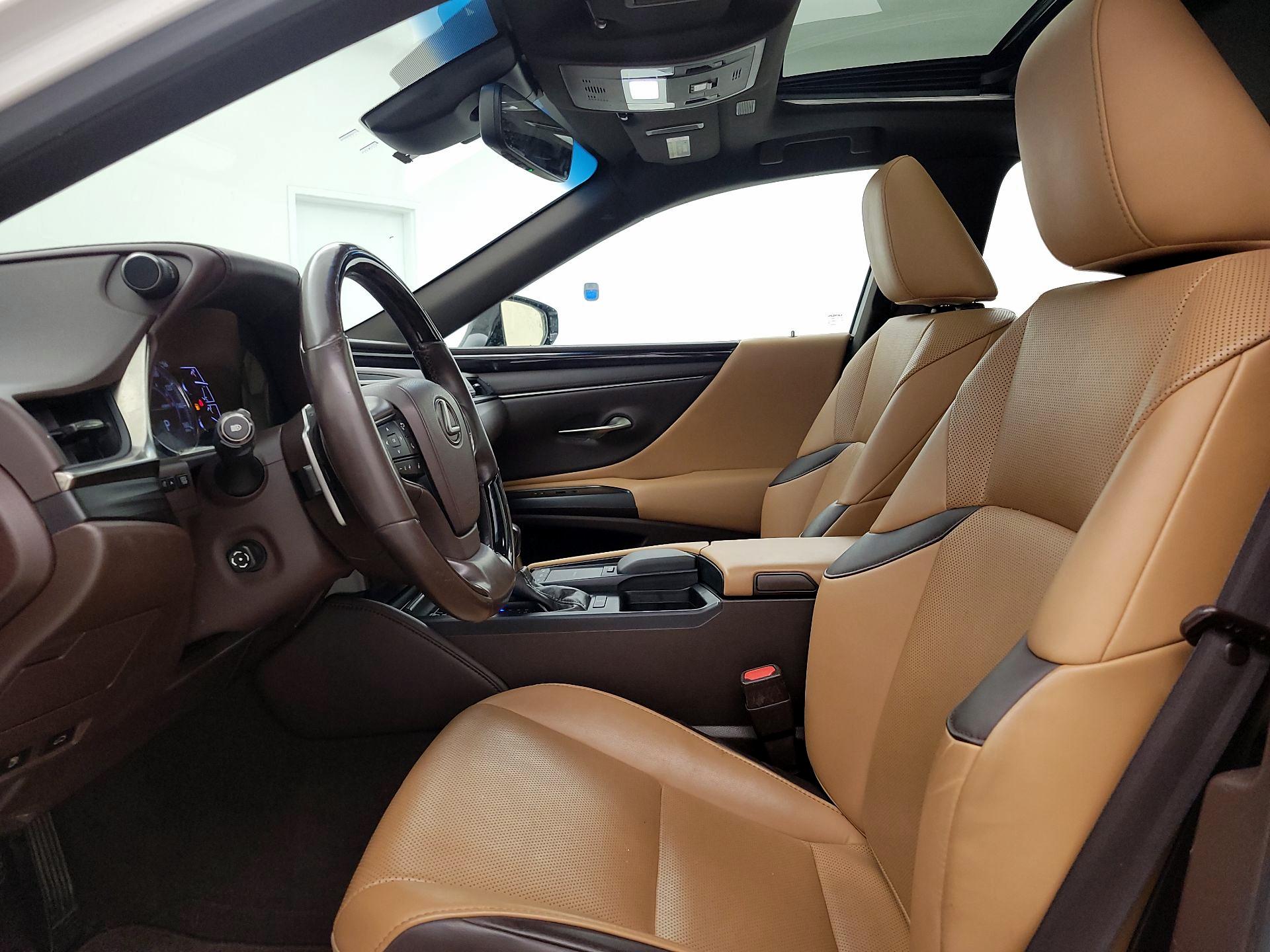 Thumbnail: 2019 Lexus ES - 11