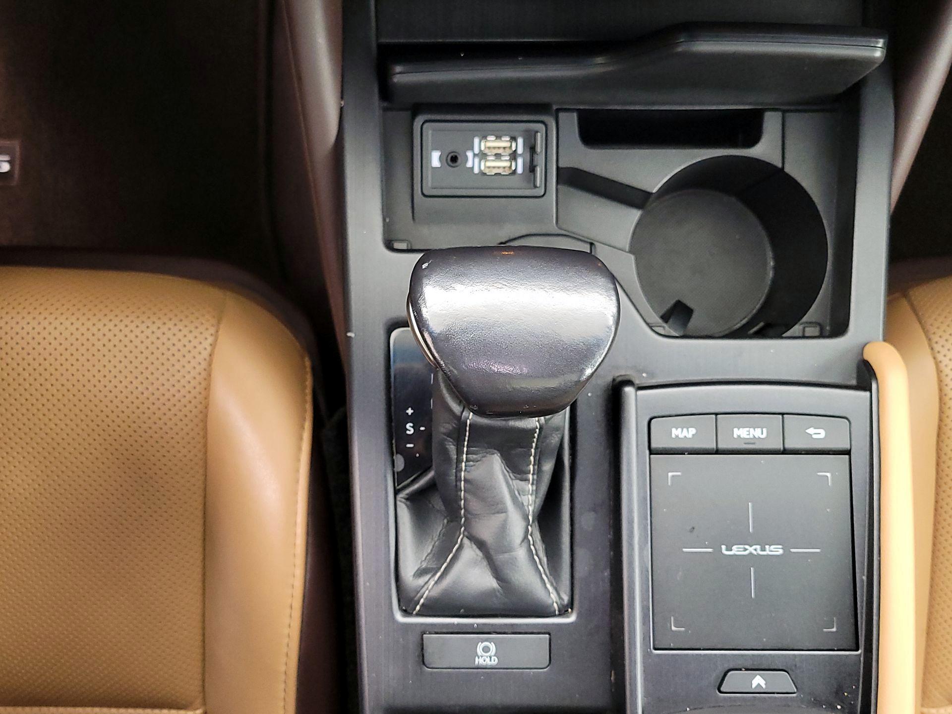 Thumbnail: 2019 Lexus ES - 18