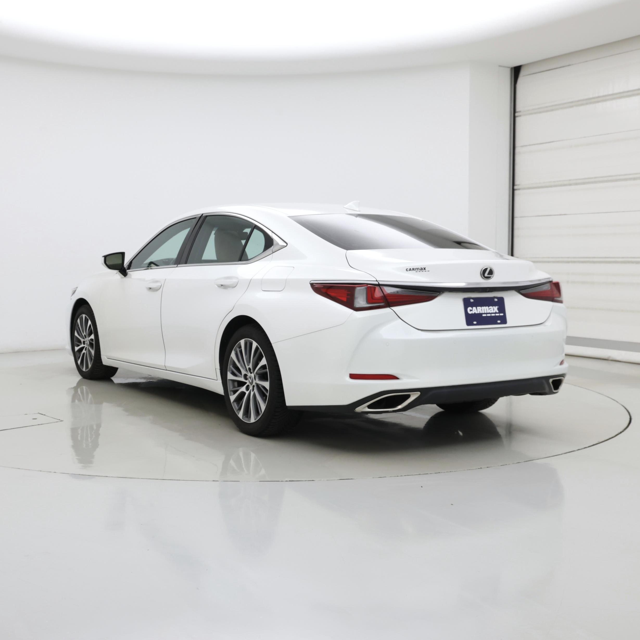 Thumbnail: 2019 Lexus ES - 2
