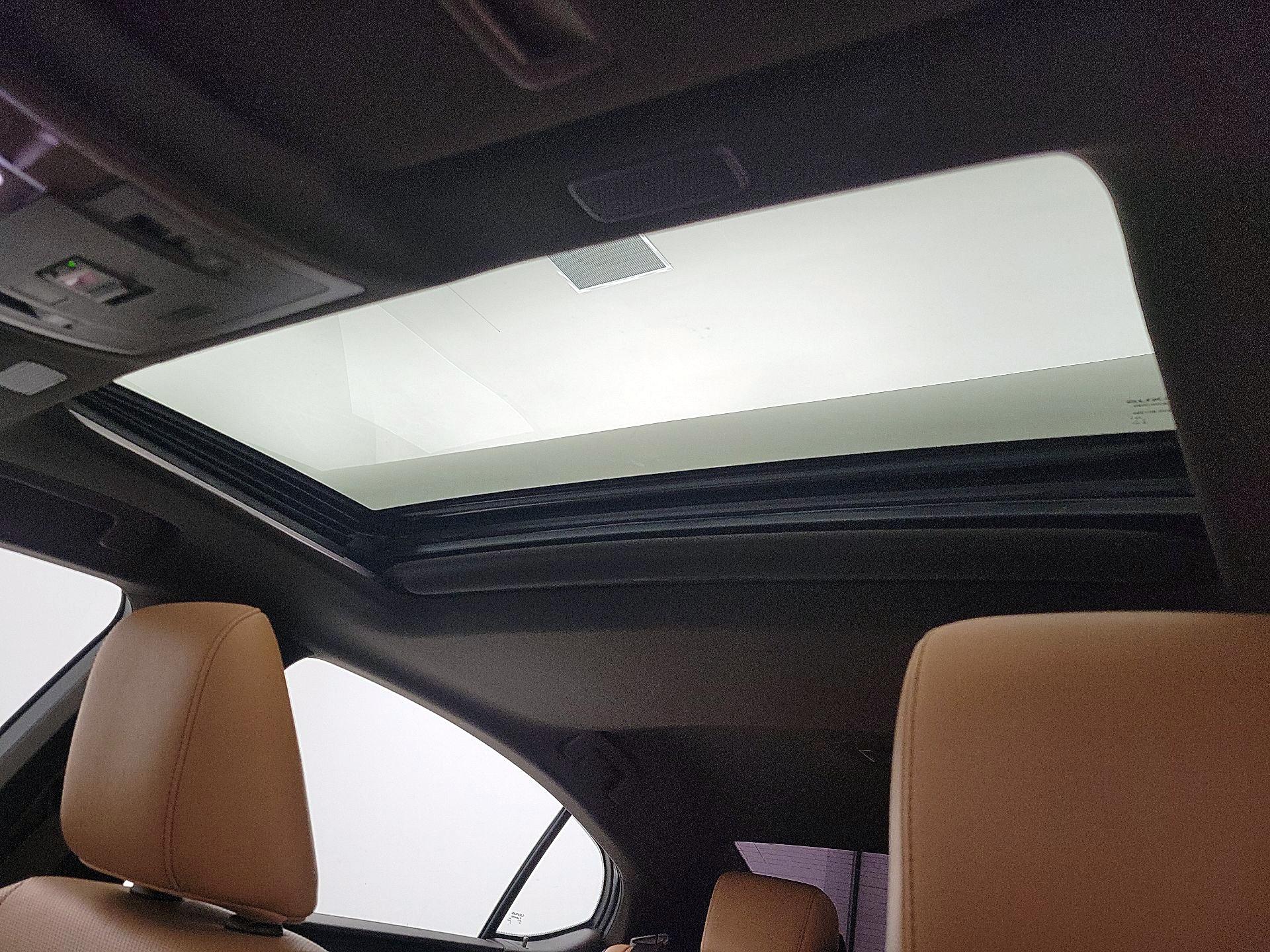 Thumbnail: 2019 Lexus ES - 20