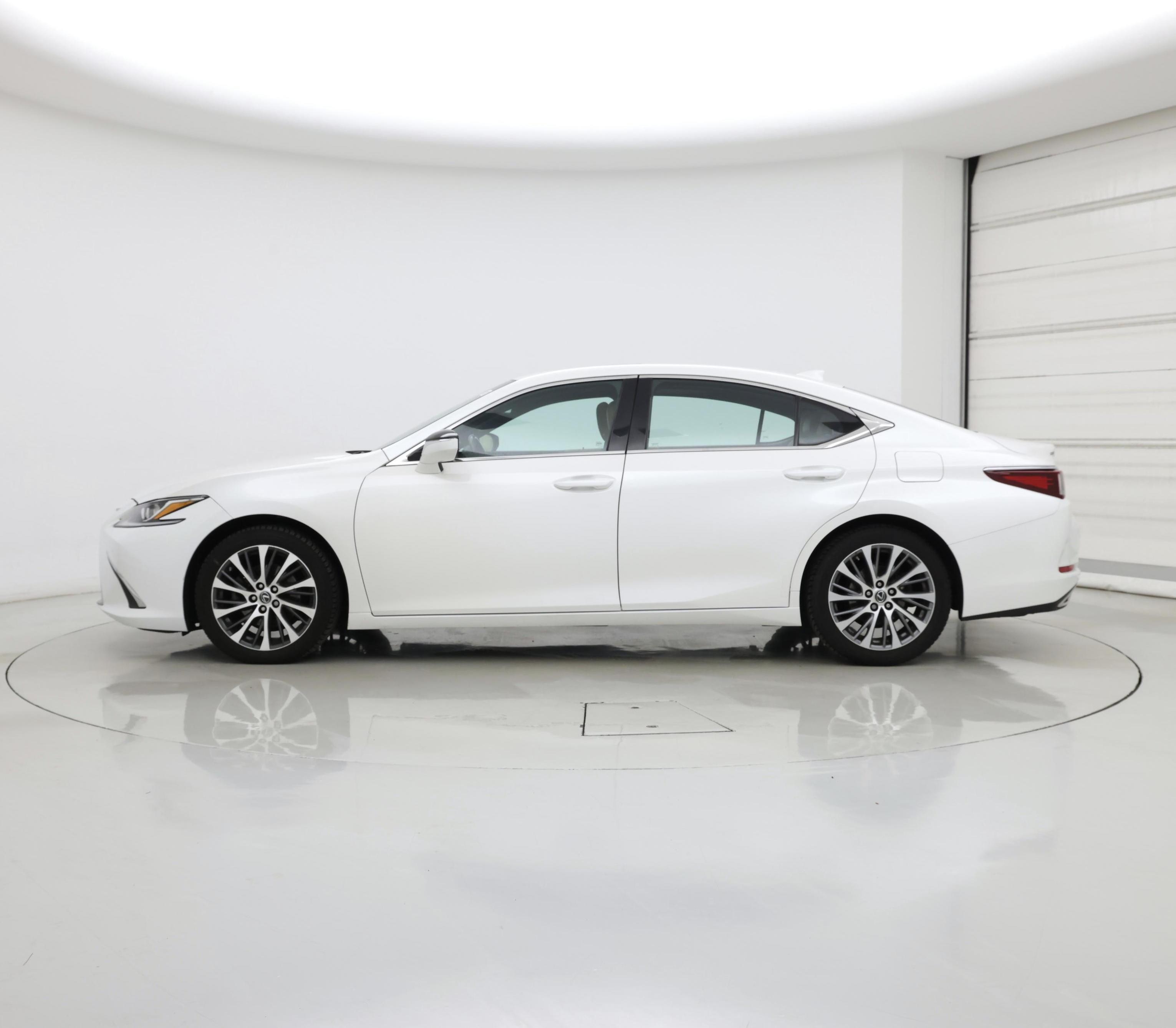 Thumbnail: 2019 Lexus ES - 3