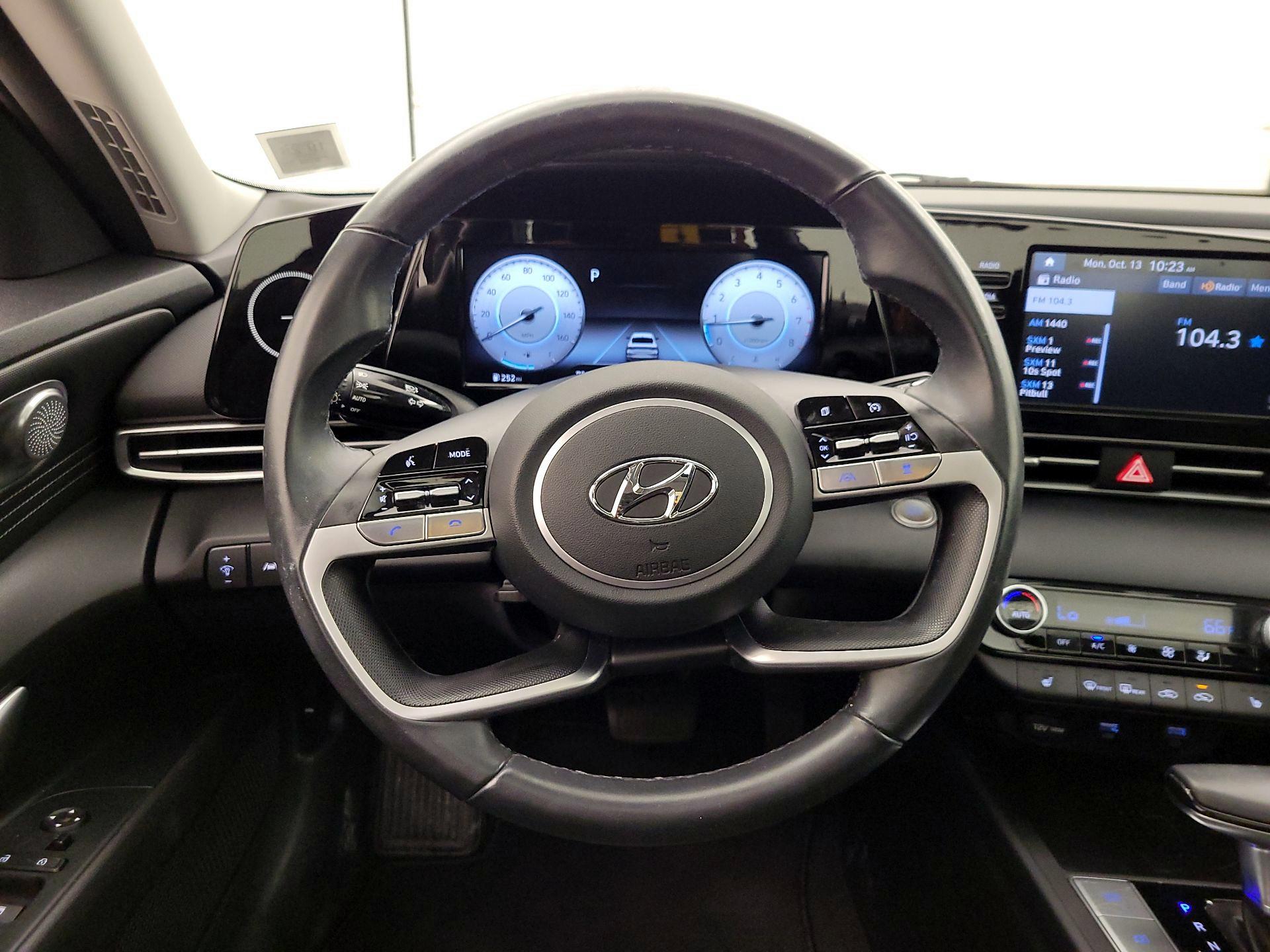 Thumbnail: 2022 Hyundai Elantra - 10