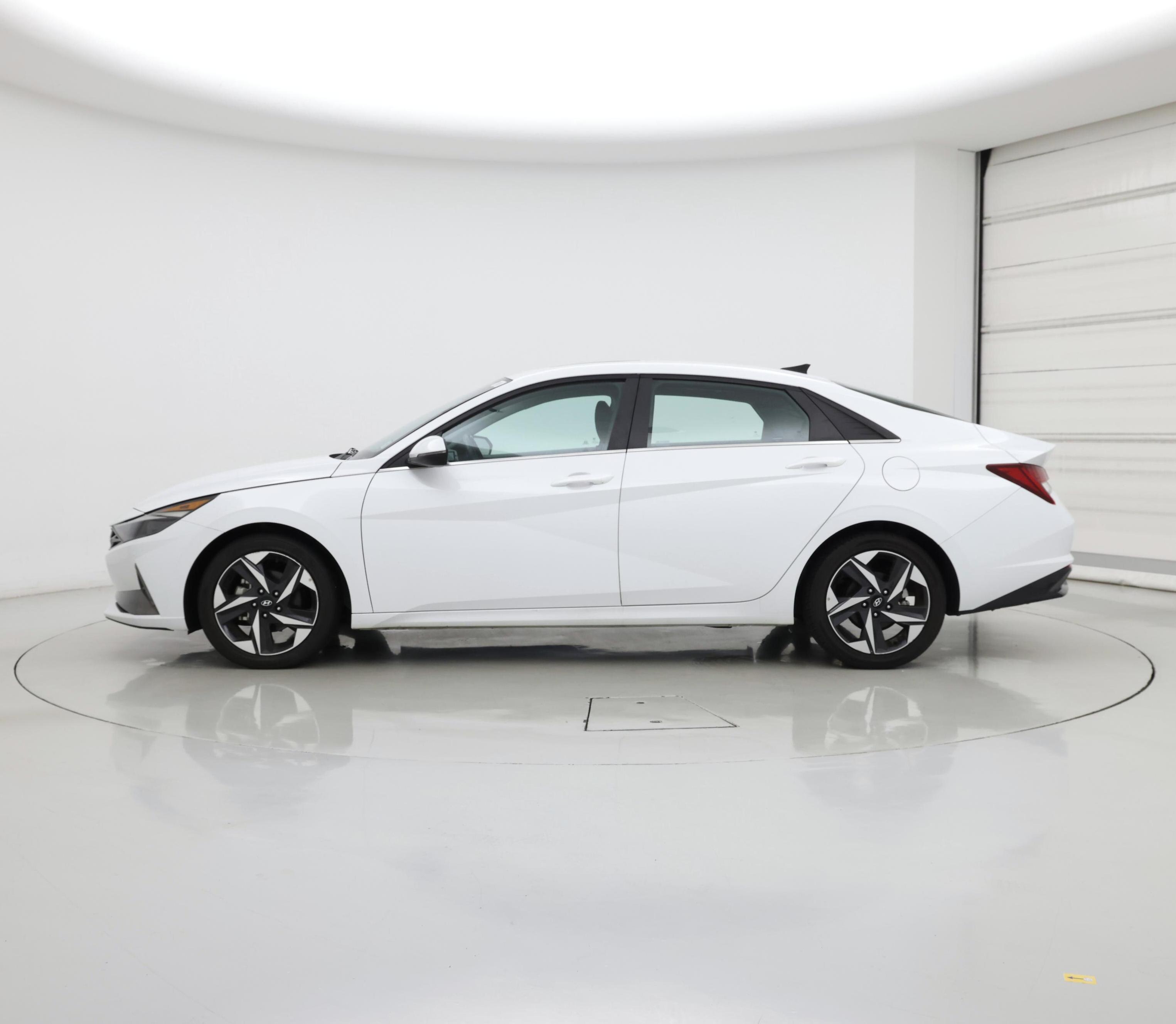Thumbnail: 2022 Hyundai Elantra - 3