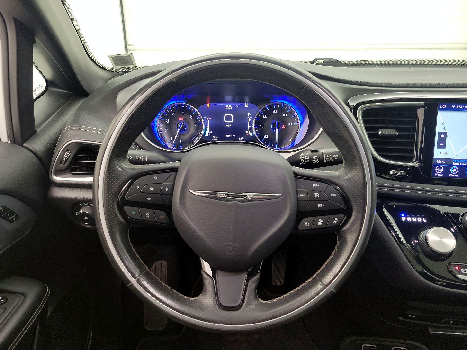 Thumbnail: 2020 Chrysler Pacifica - 10