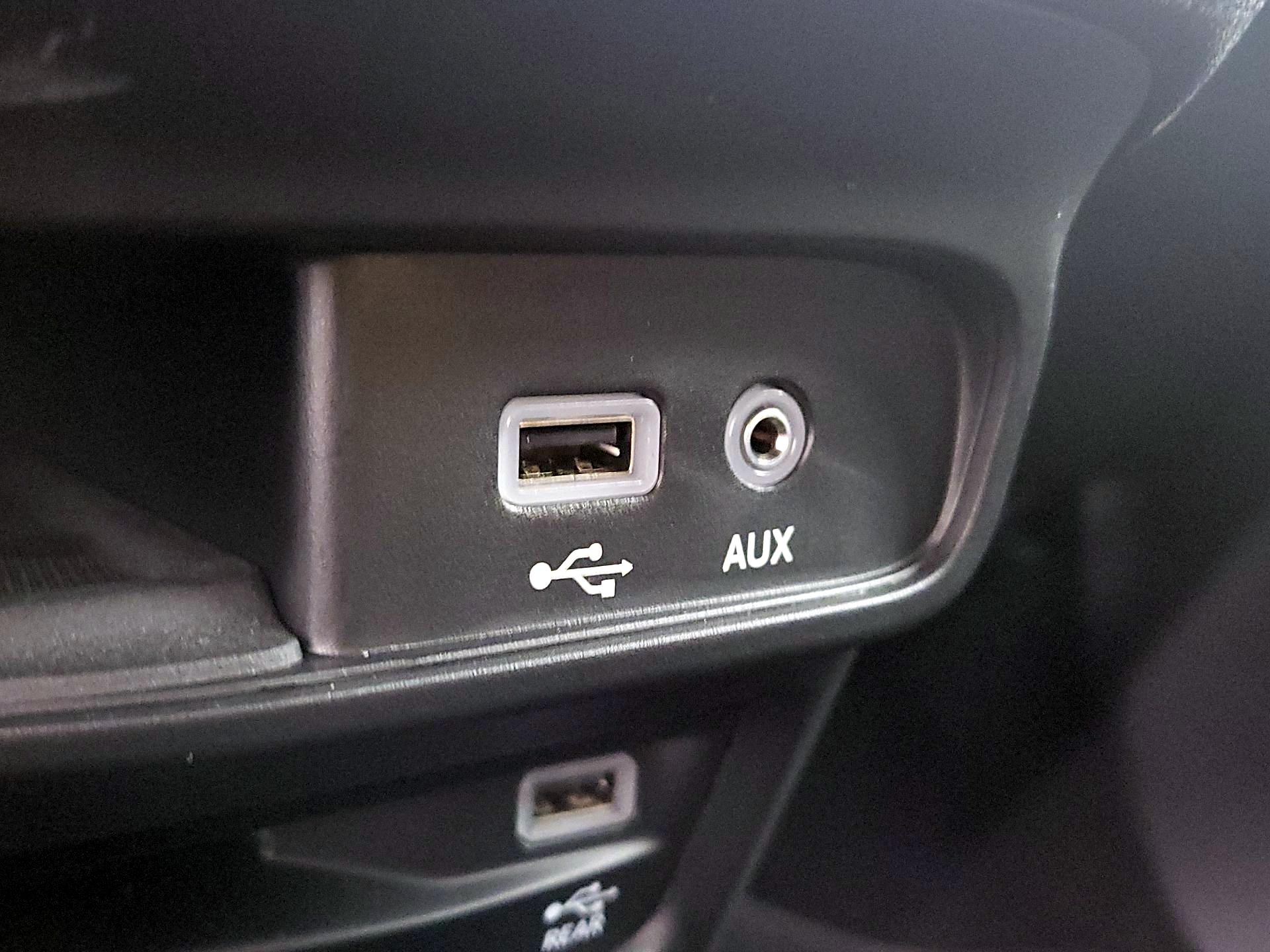 Thumbnail: 2020 Chrysler Pacifica - 19
