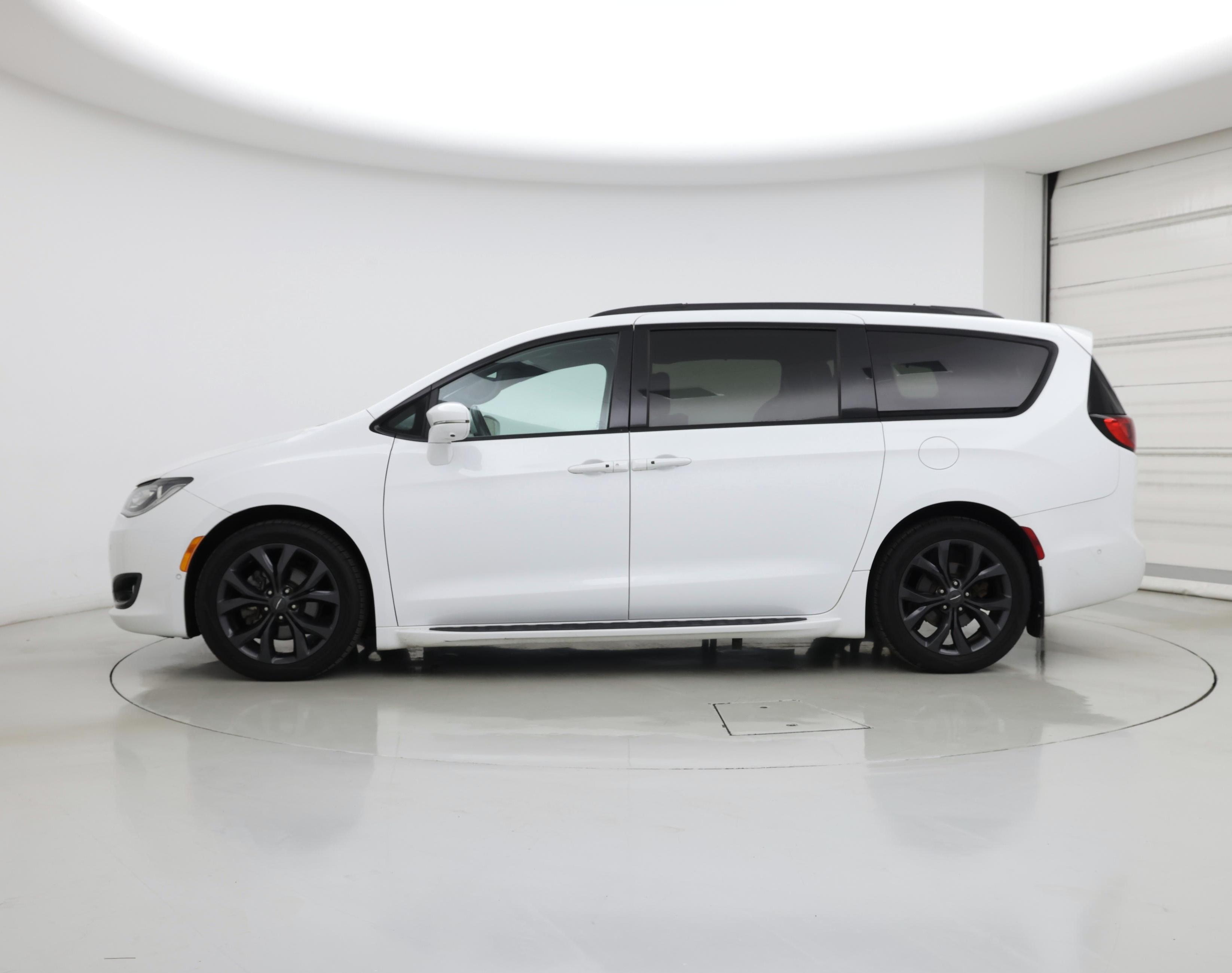 Thumbnail: 2020 Chrysler Pacifica - 3