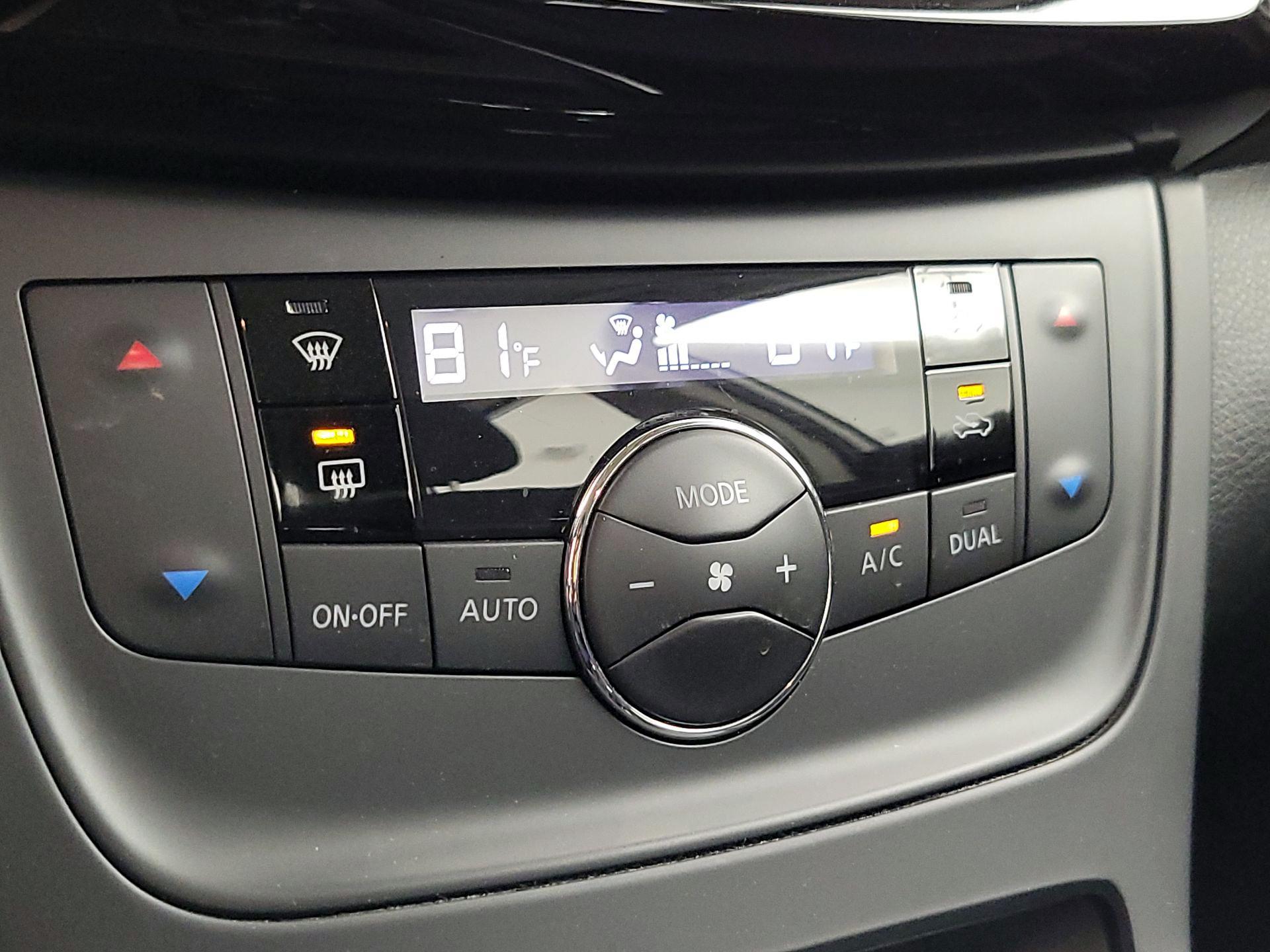 Thumbnail: 2019 Nissan Sentra - 16