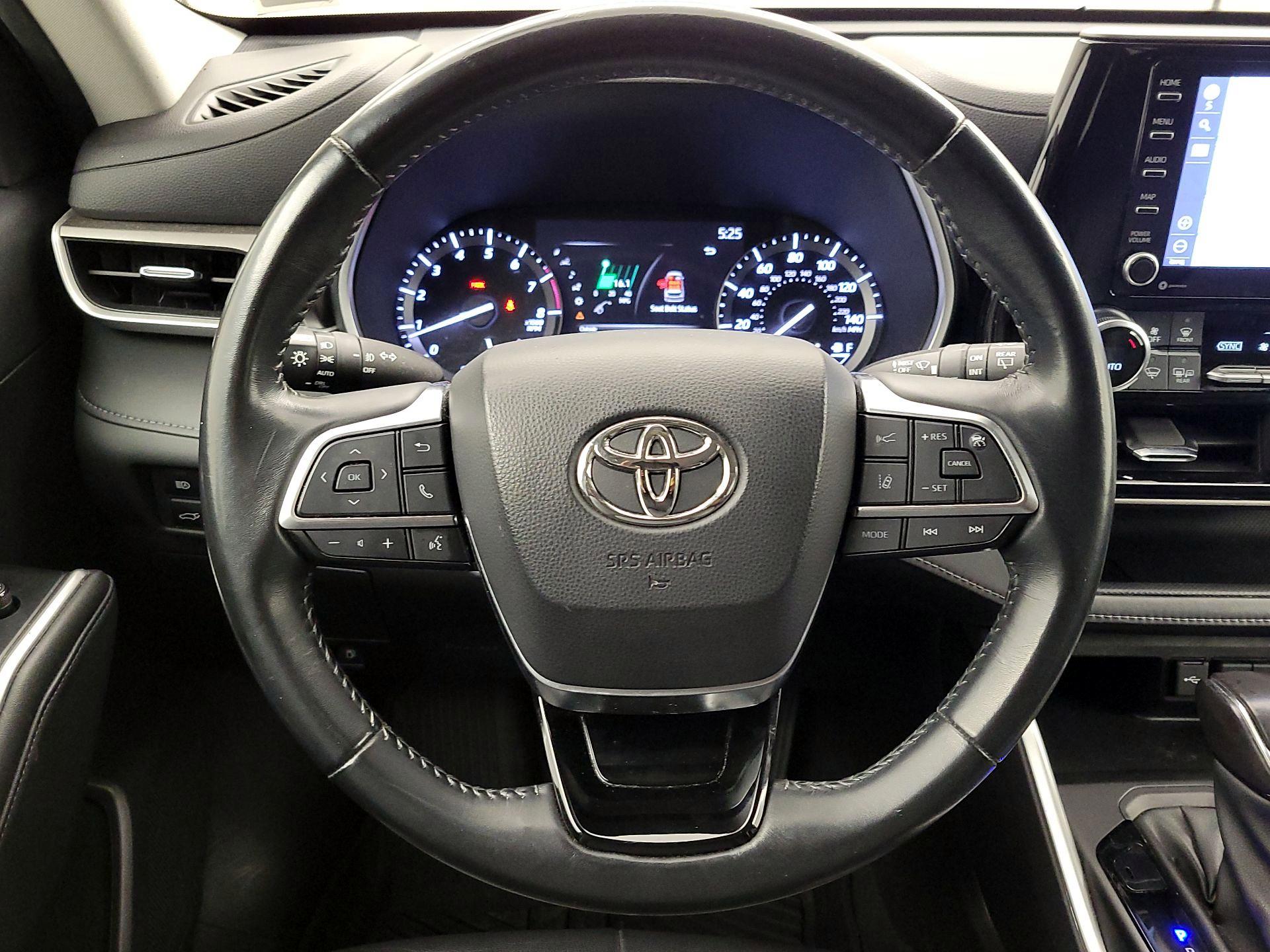 Thumbnail: 2021 Toyota Highlander - 10