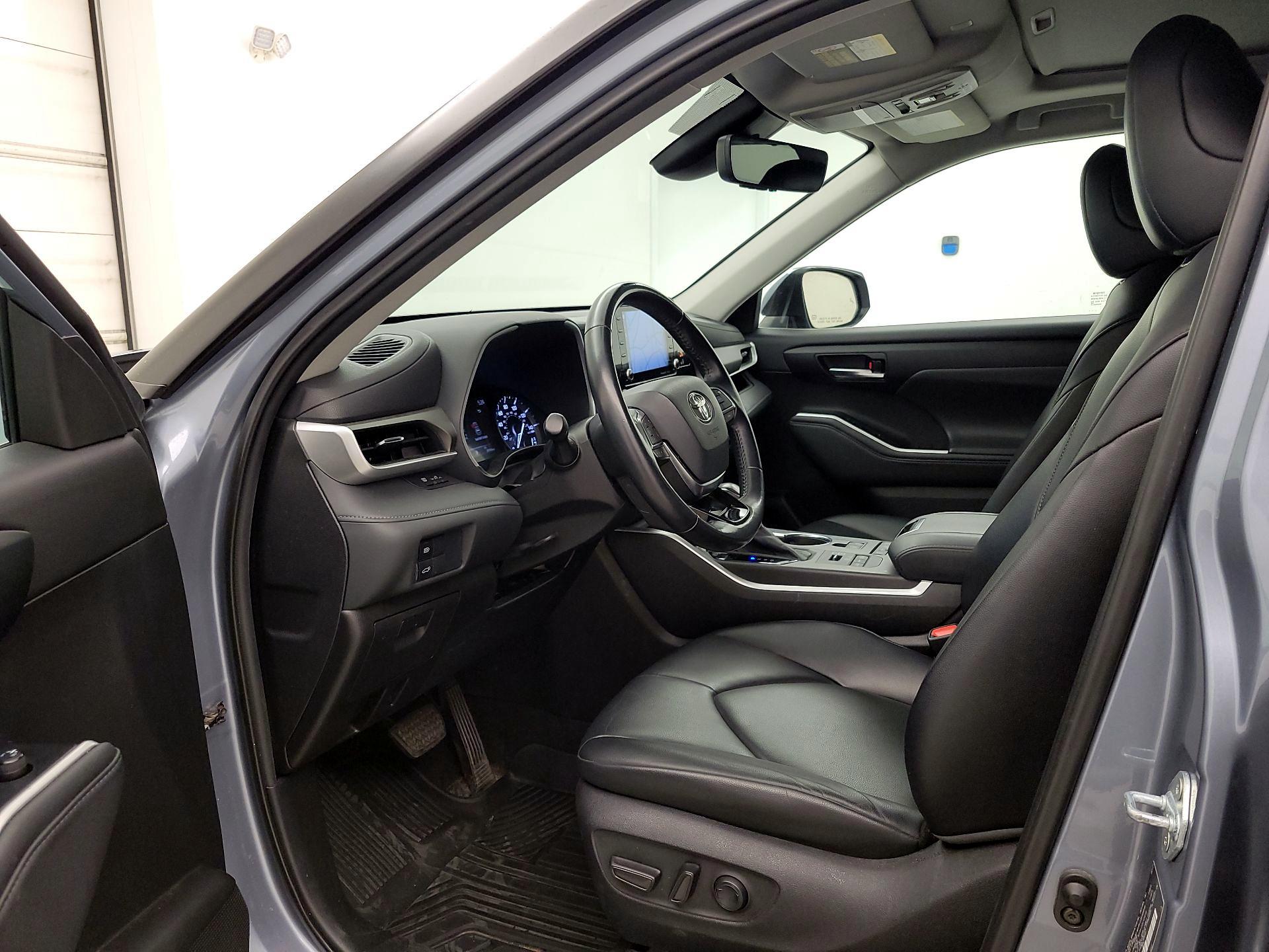 Thumbnail: 2021 Toyota Highlander - 11