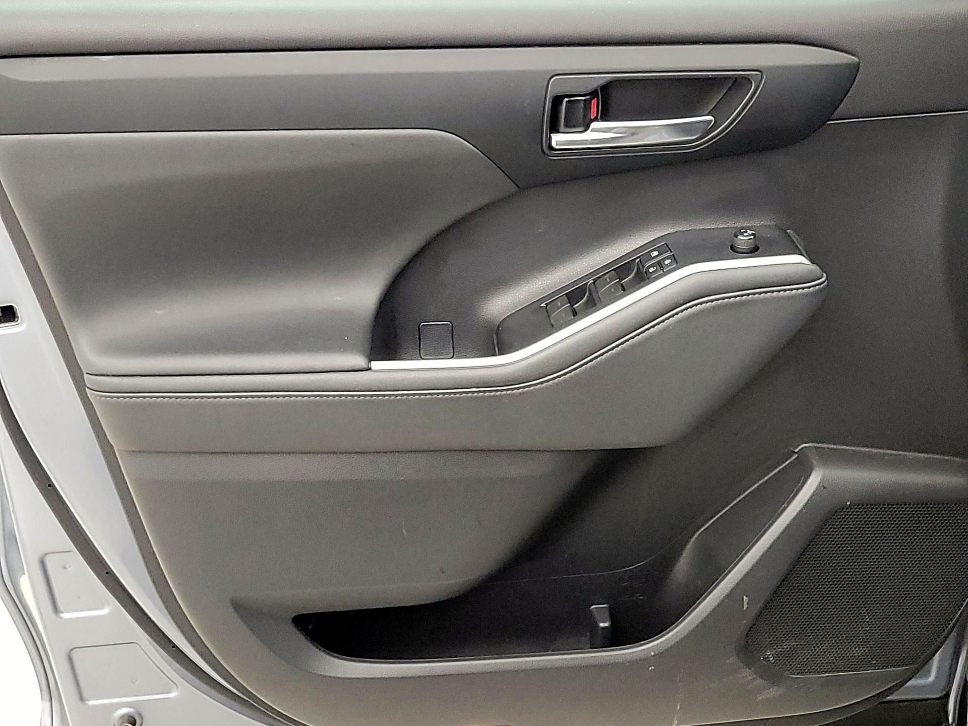 Thumbnail: 2021 Toyota Highlander - 12