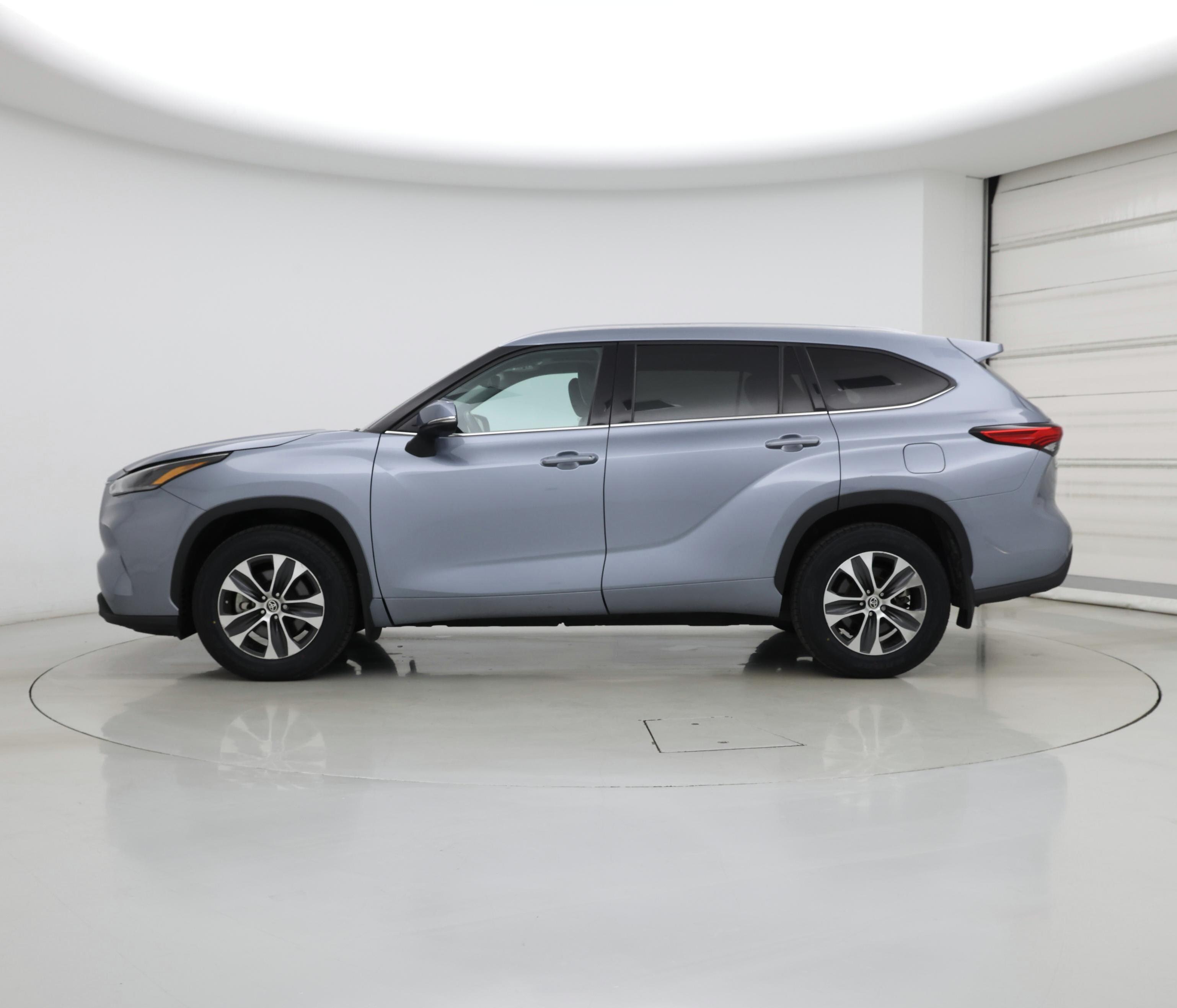 Thumbnail: 2021 Toyota Highlander - 3