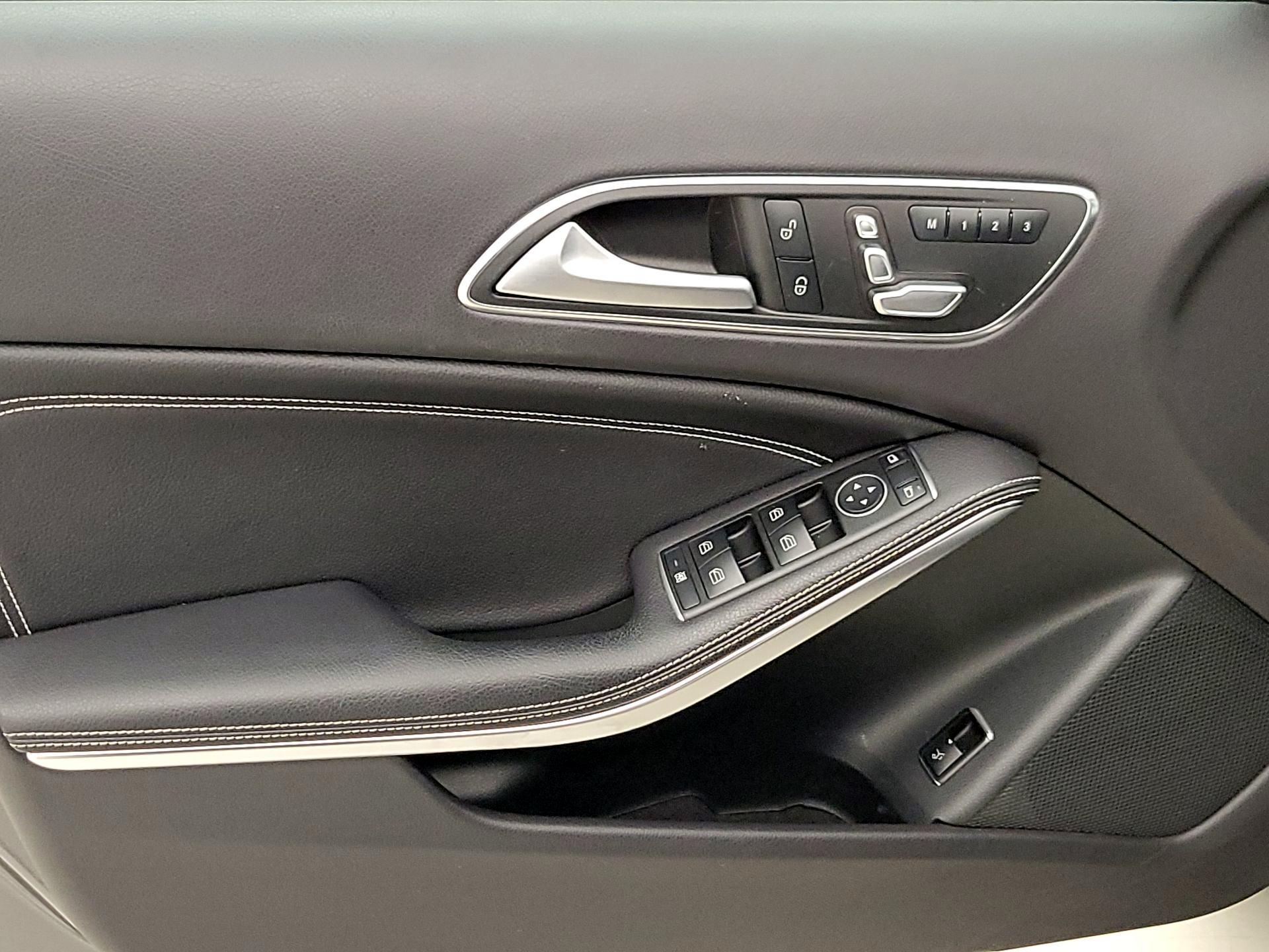 Thumbnail: 2018 Mercedes-Benz GLA - 12