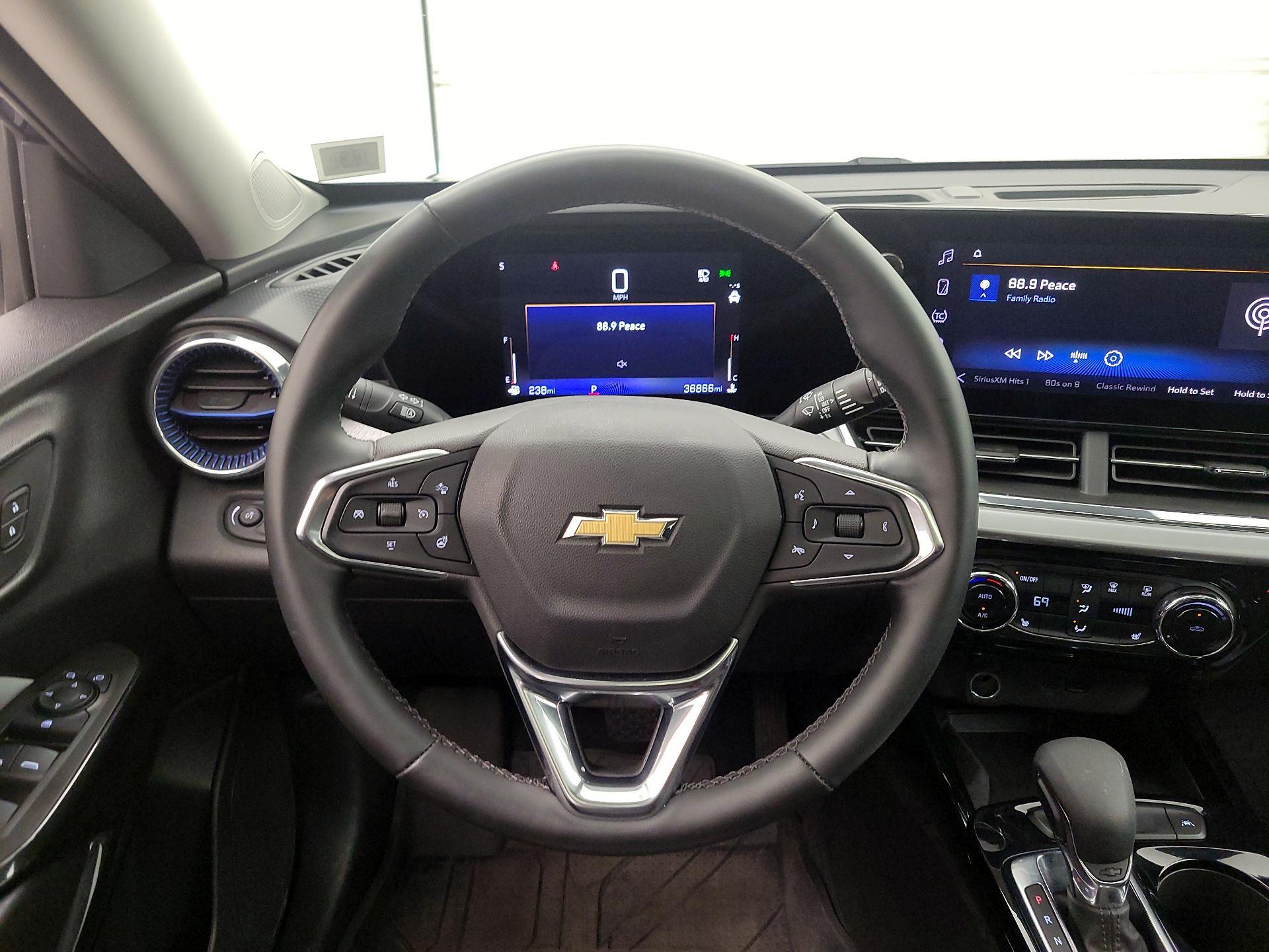 Thumbnail: 2024 Chevrolet Trax - 10