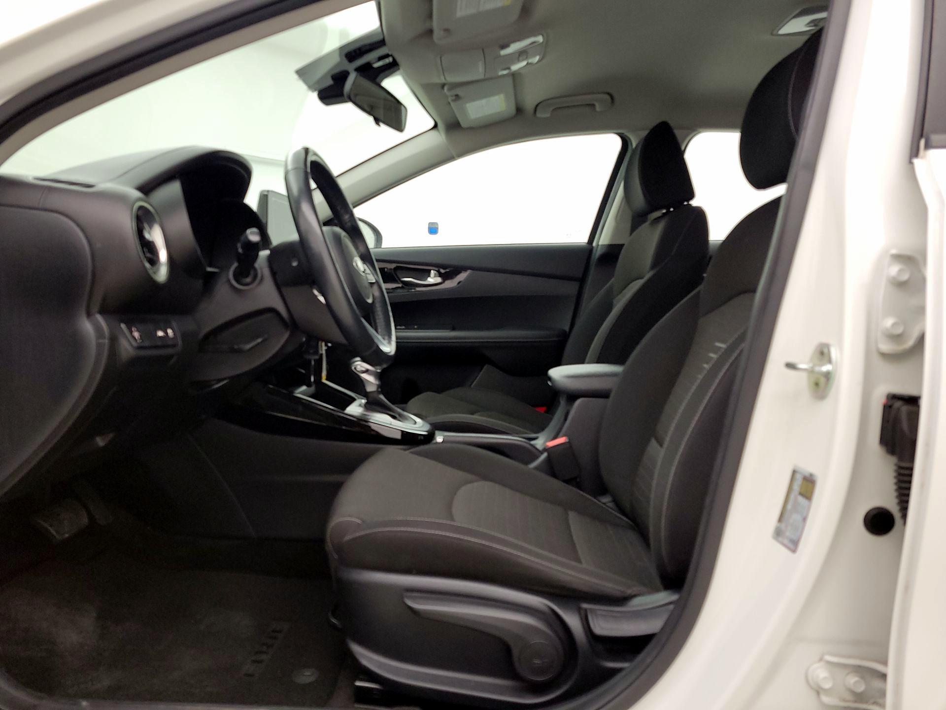 Thumbnail: 2019 Kia Forte - 11