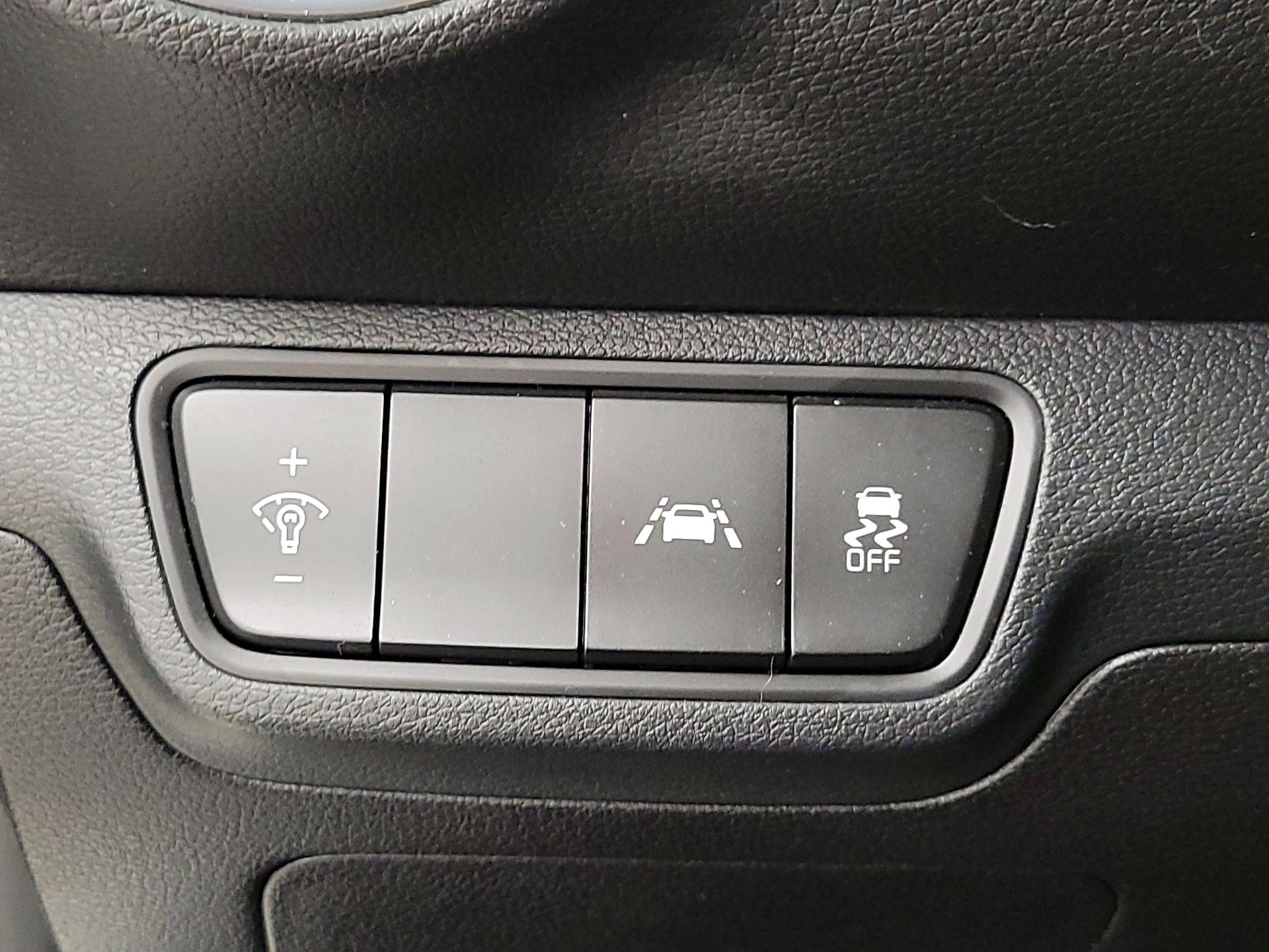 Thumbnail: 2019 Kia Forte - 13