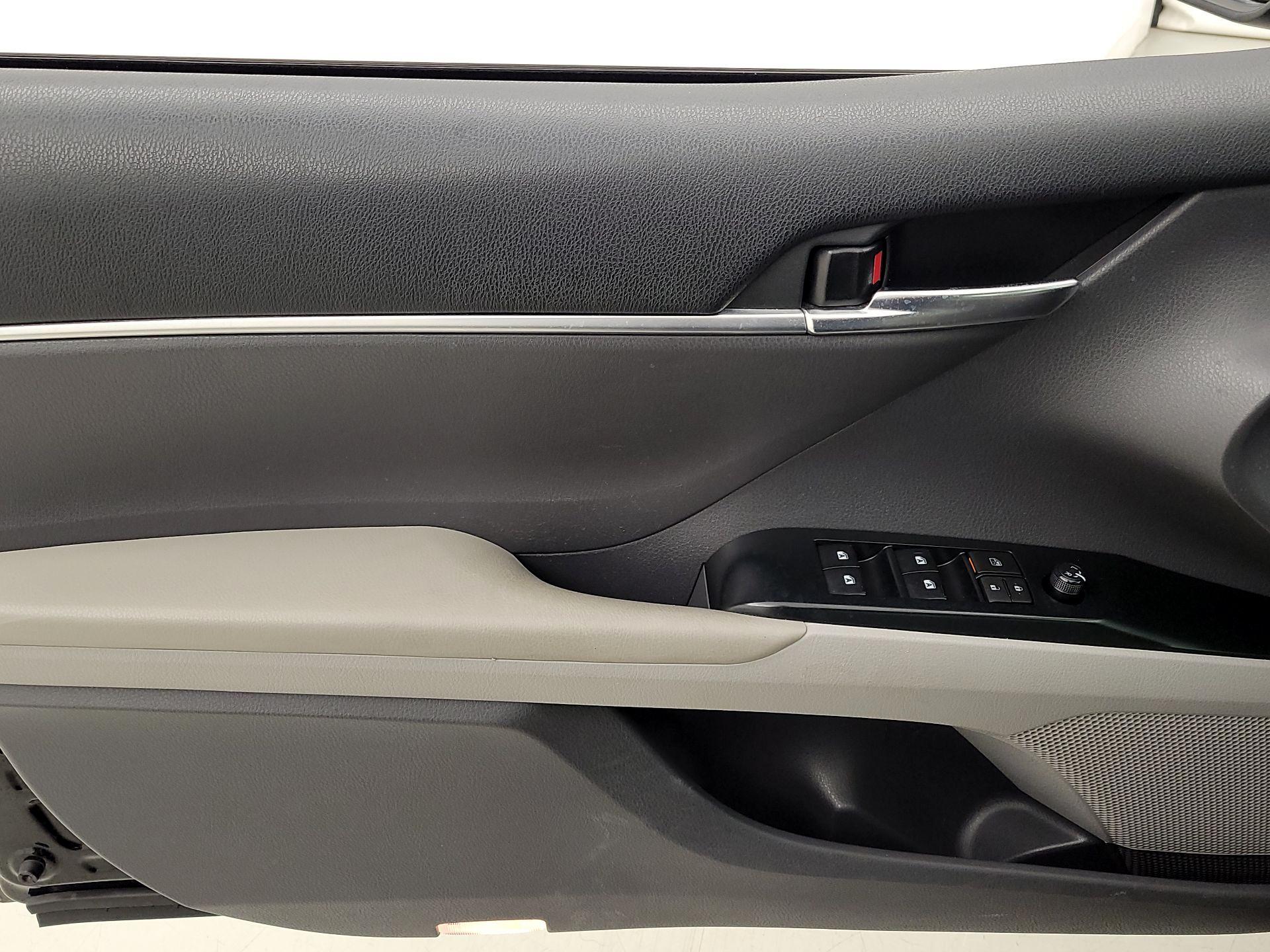 Thumbnail: 2019 Toyota Camry - 12