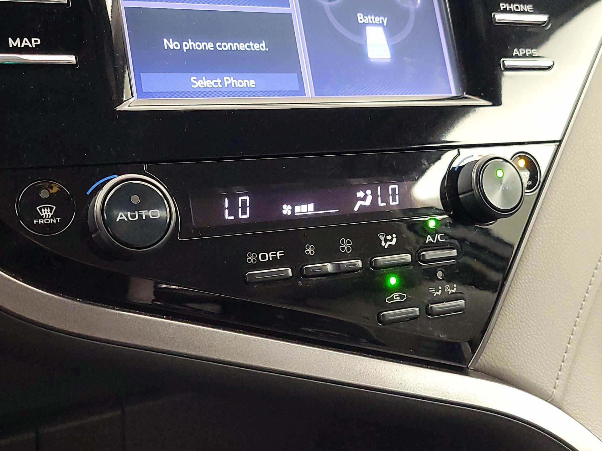 Thumbnail: 2019 Toyota Camry - 16