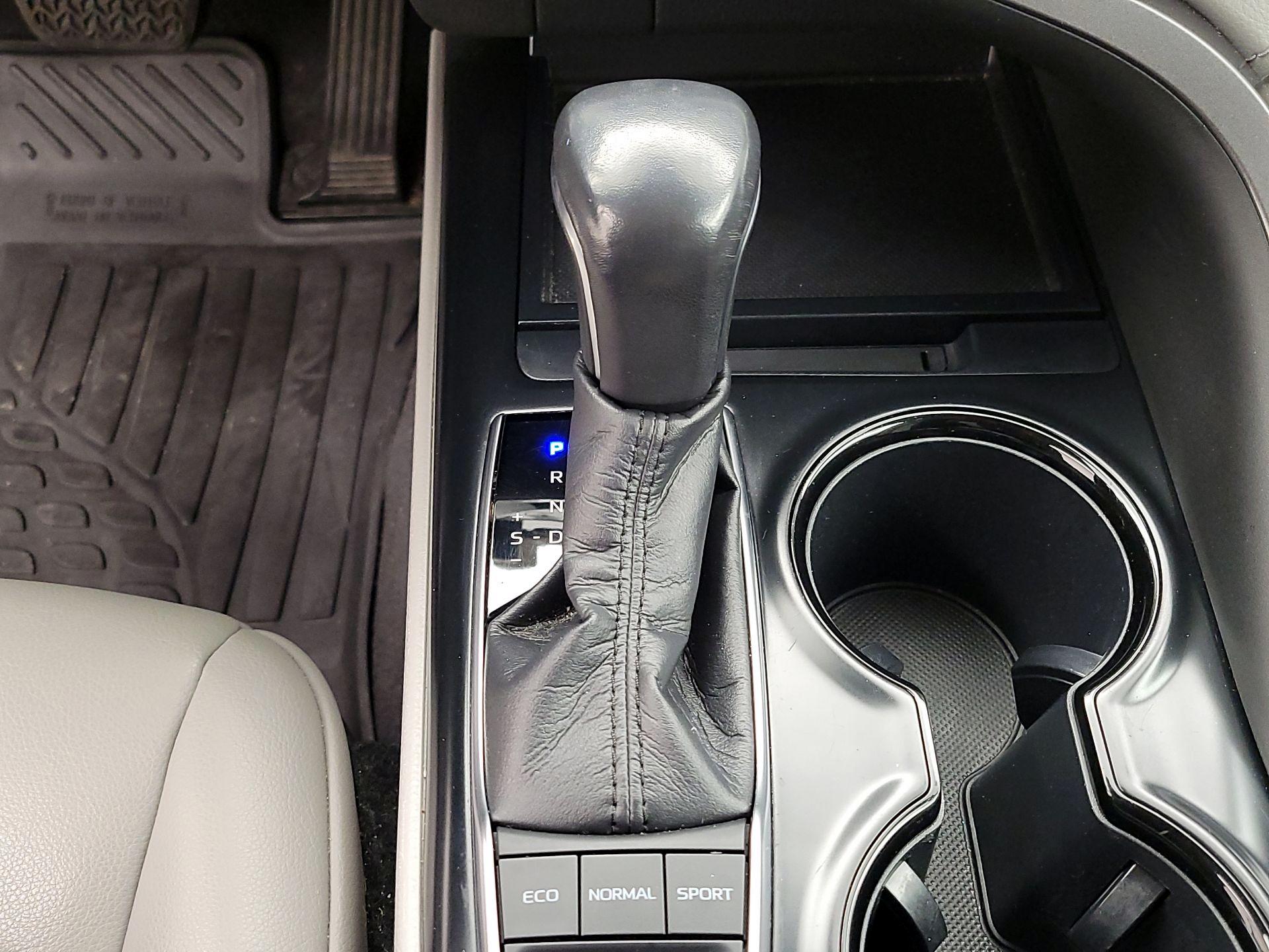 Thumbnail: 2019 Toyota Camry - 17