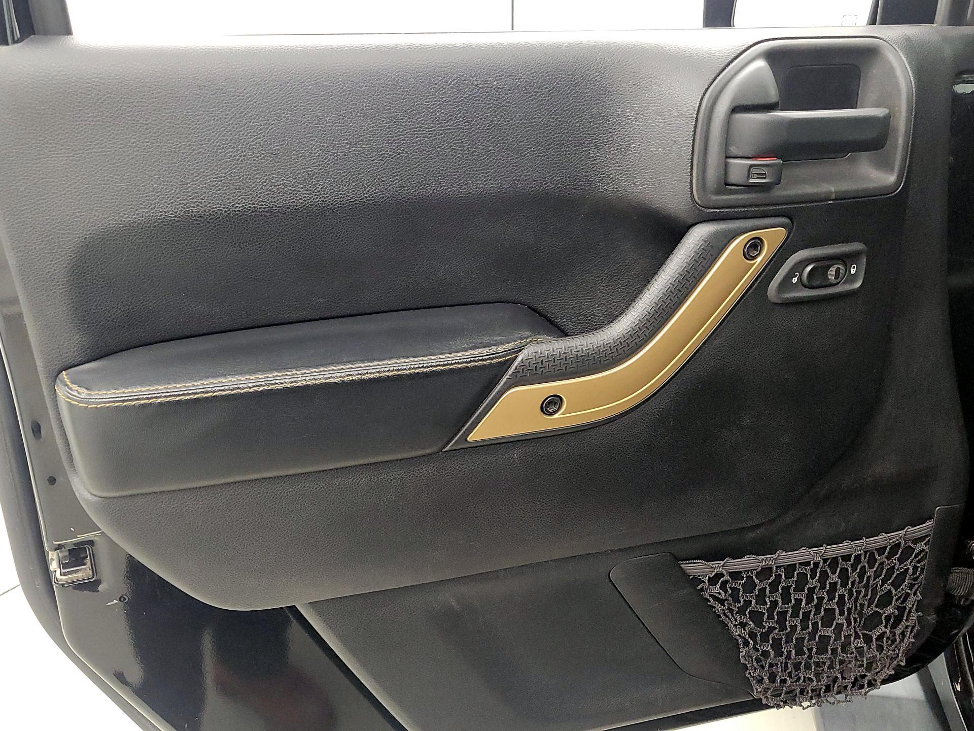 Thumbnail: 2014 Jeep Wrangler - 12