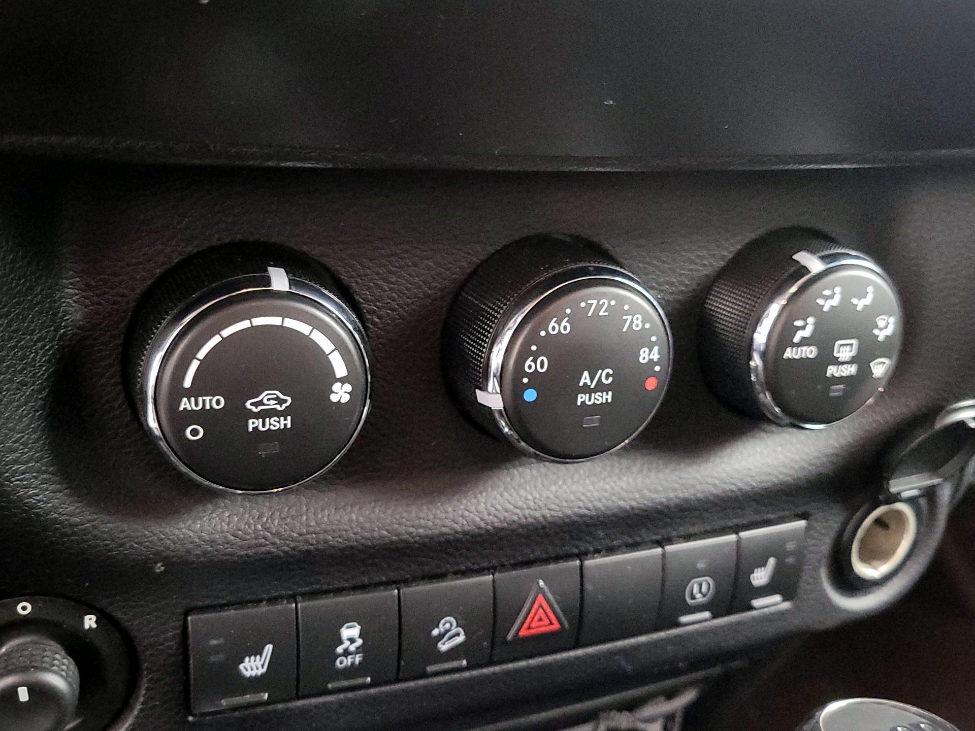 Thumbnail: 2014 Jeep Wrangler - 14