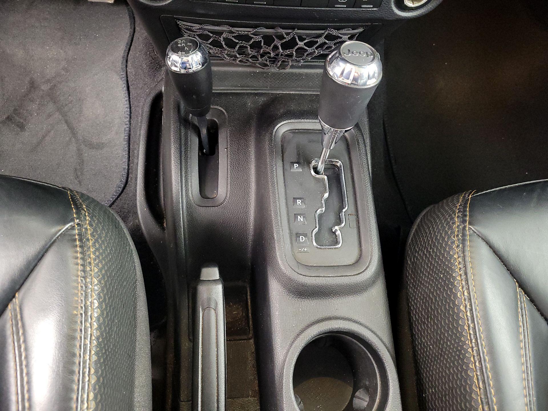 Thumbnail: 2014 Jeep Wrangler - 15