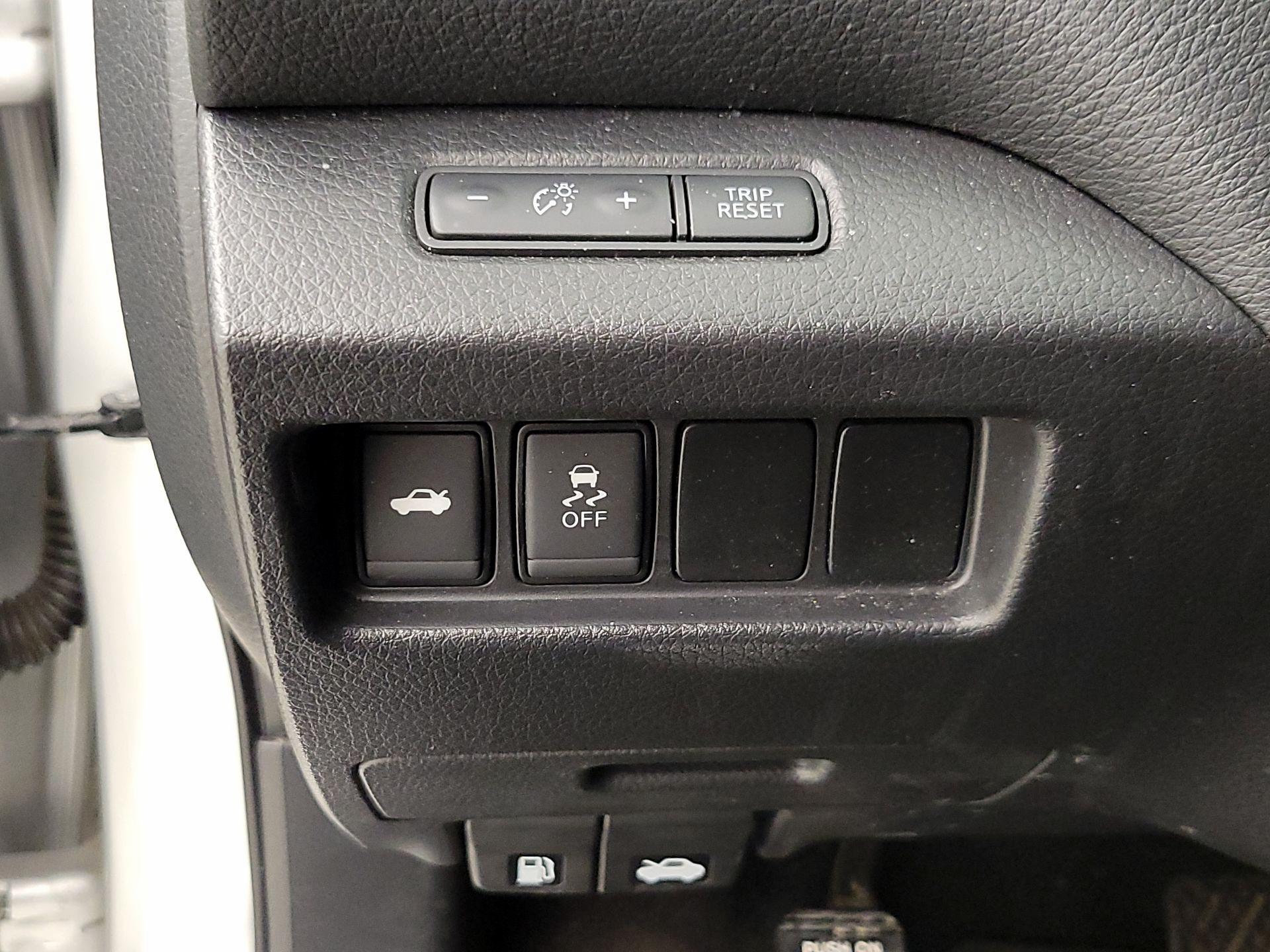 Thumbnail: 2018 Nissan Altima - 13