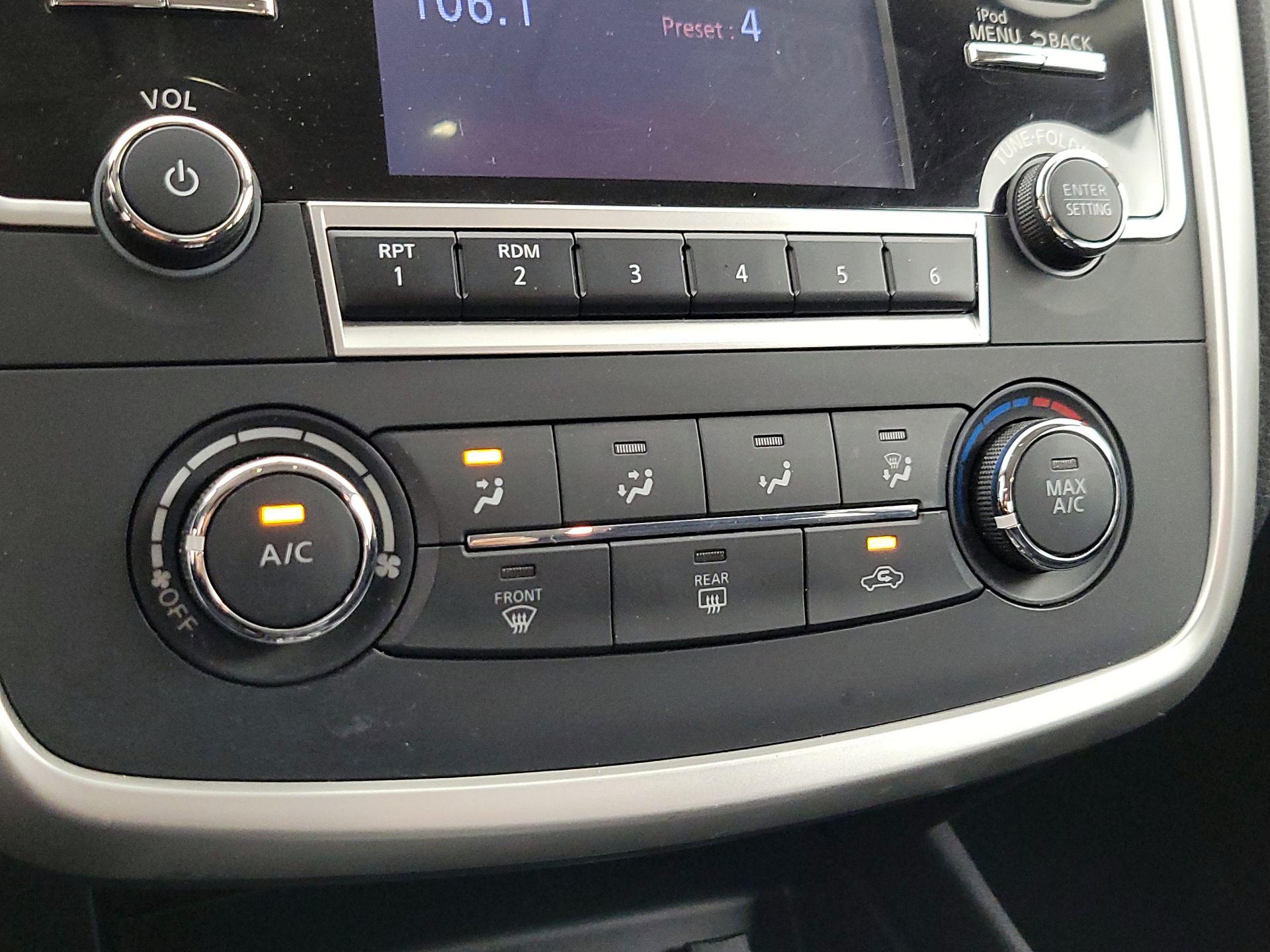 Thumbnail: 2018 Nissan Altima - 16