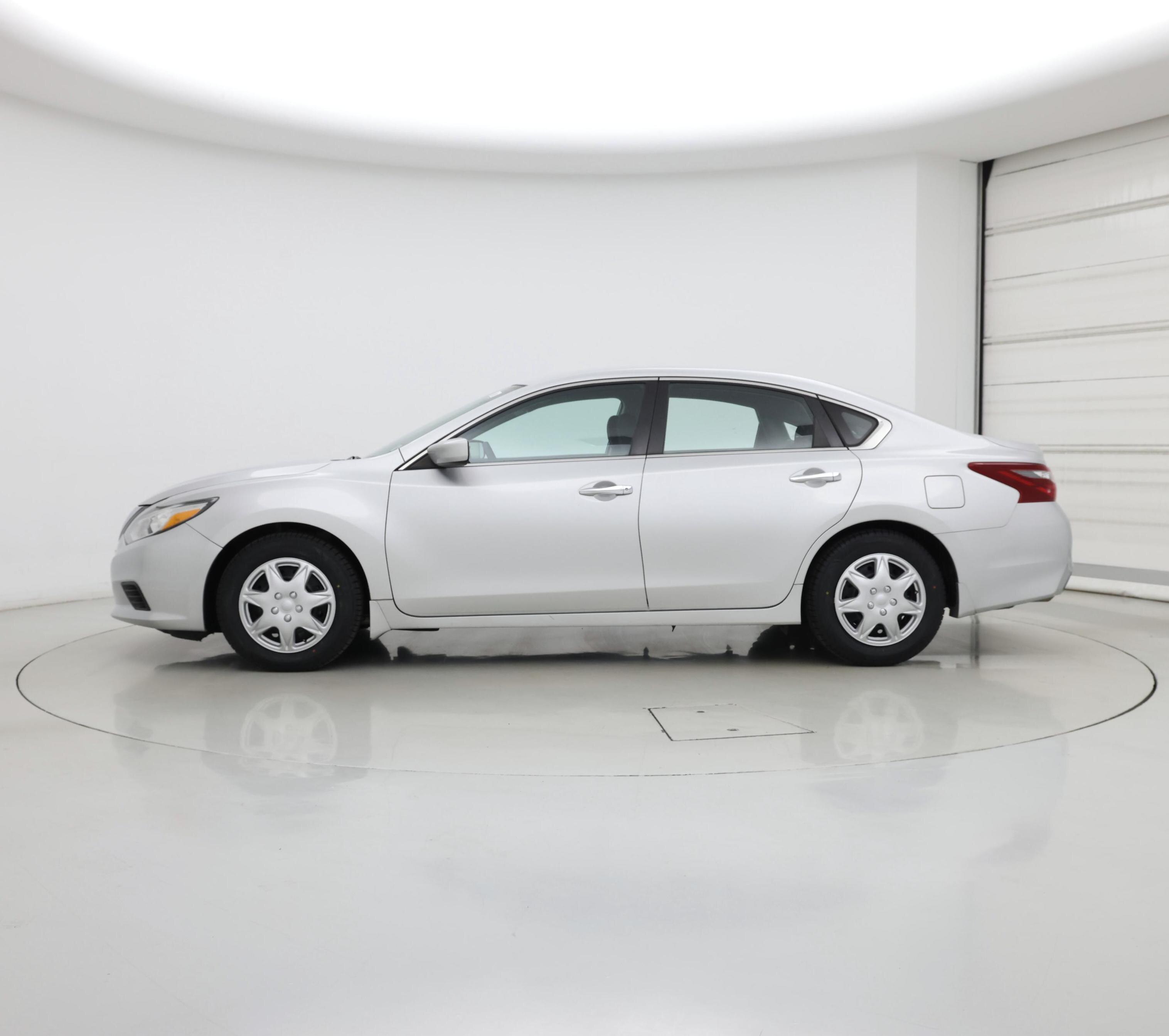 Thumbnail: 2018 Nissan Altima - 3