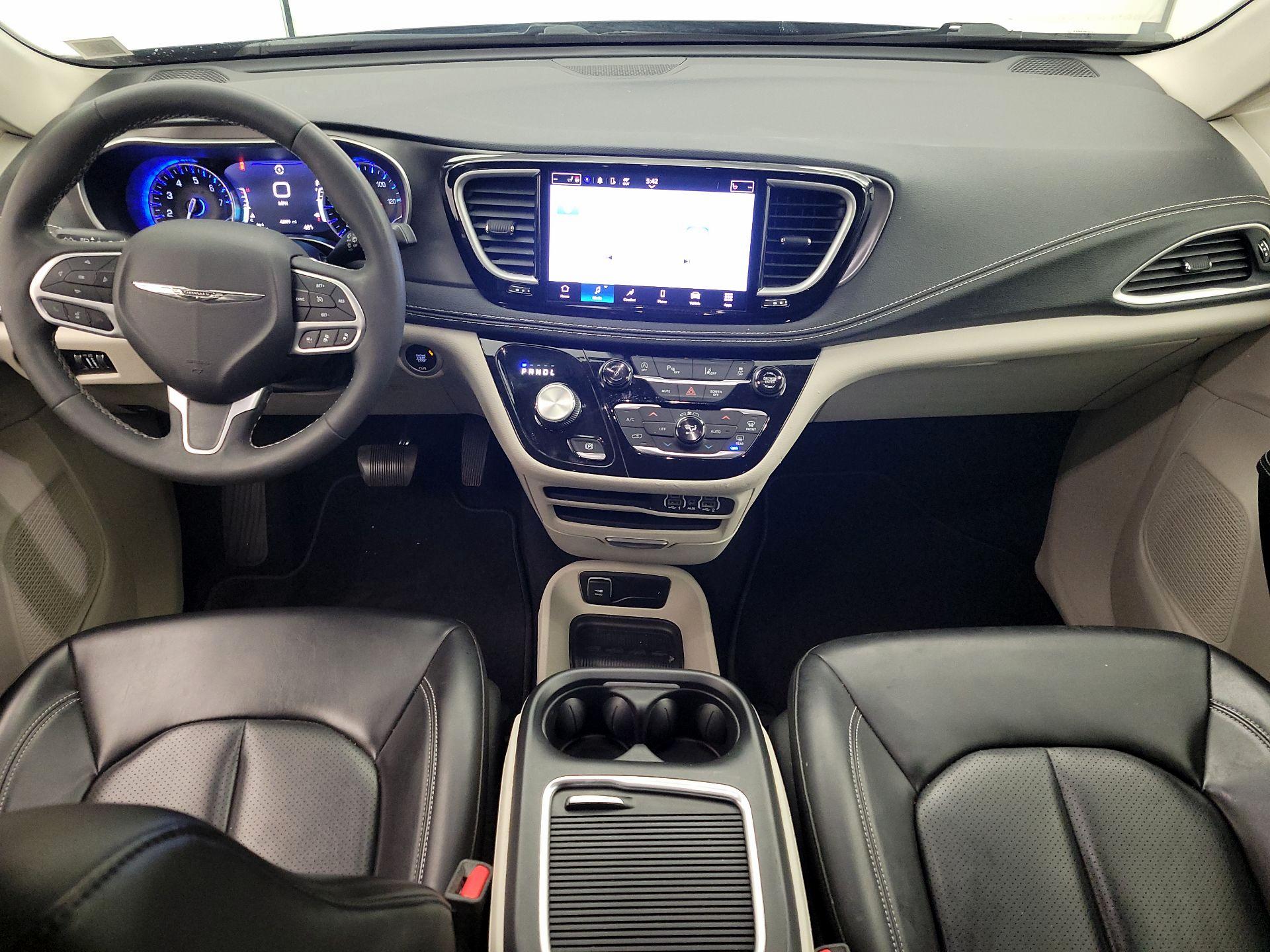 Thumbnail: 2023 Chrysler Pacifica - 9