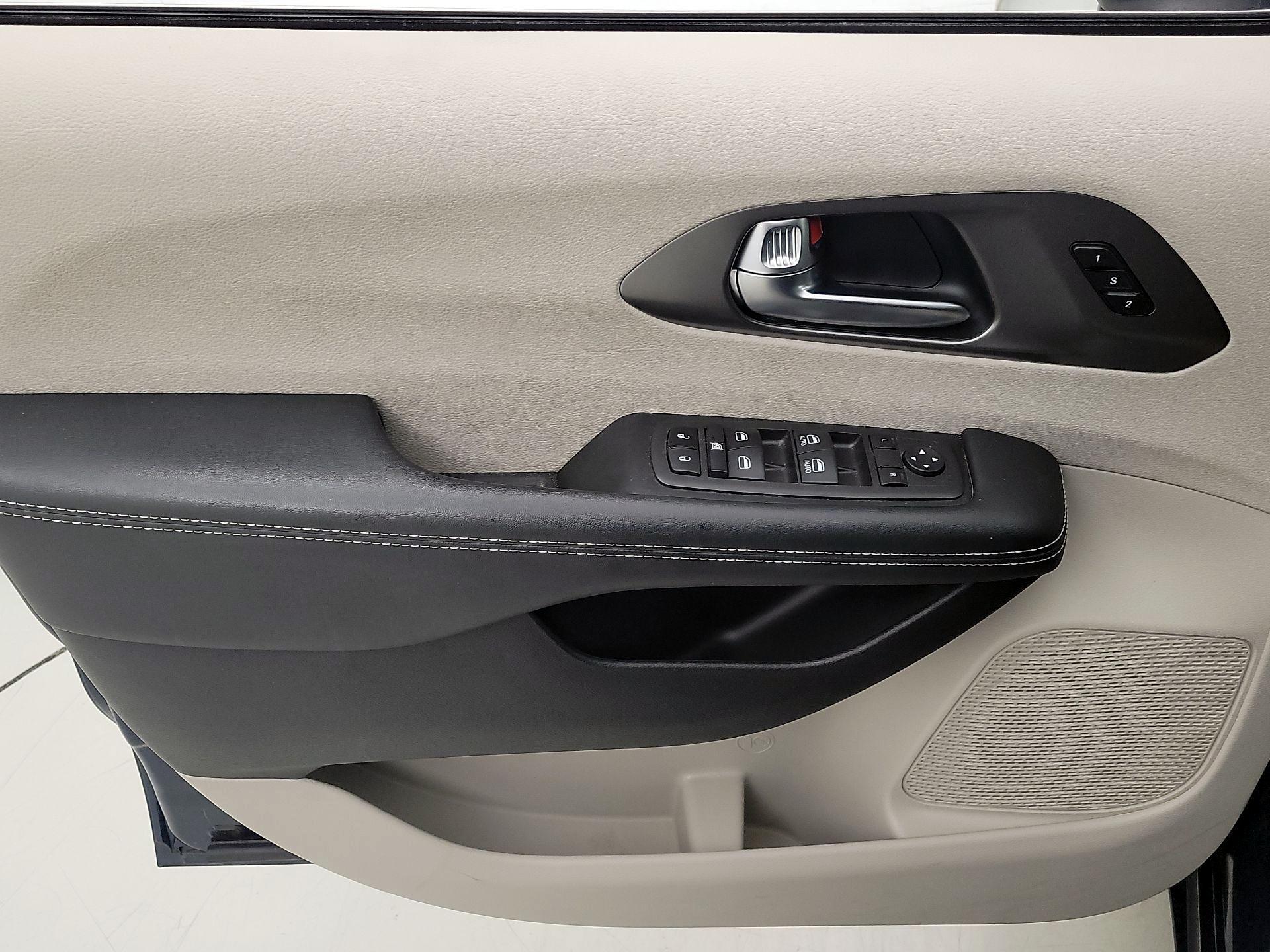 Thumbnail: 2023 Chrysler Pacifica - 12