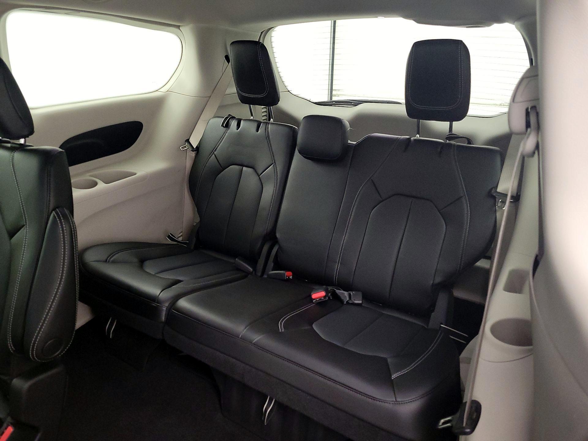 Thumbnail: 2023 Chrysler Pacifica - 20