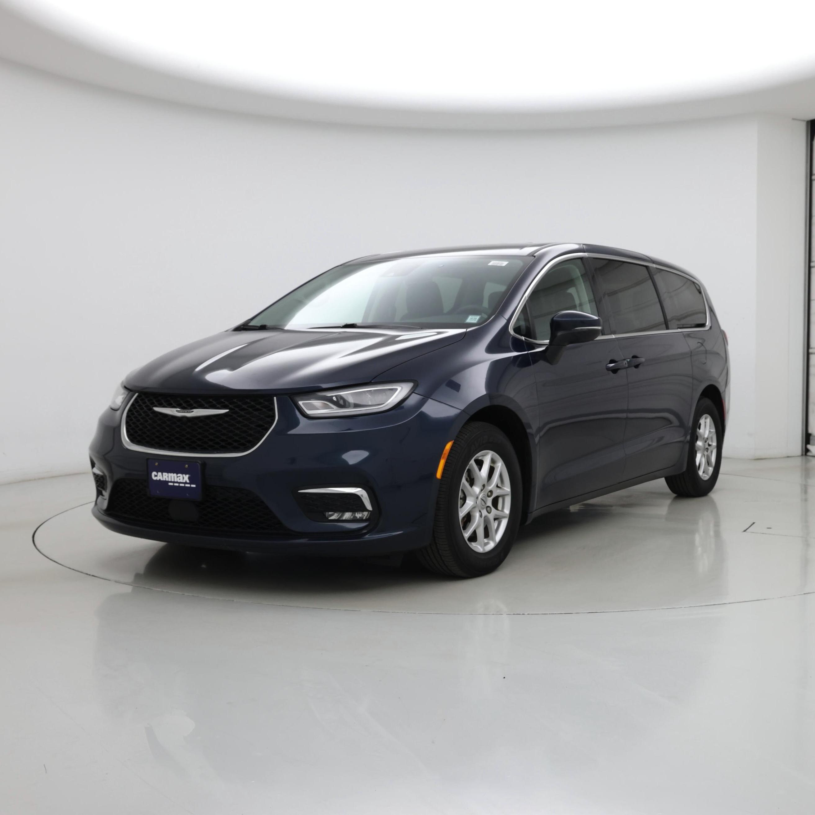 Thumbnail: 2023 Chrysler Pacifica - 4