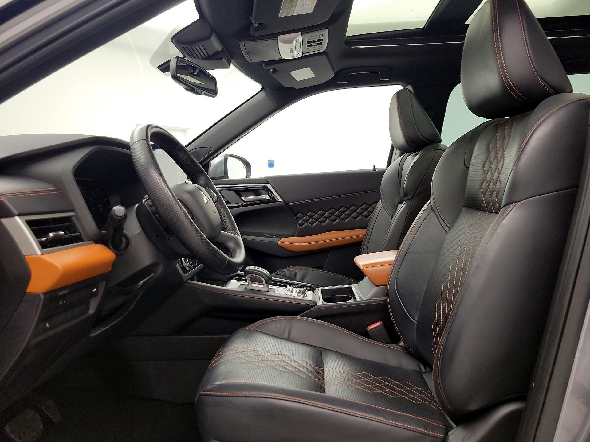 Thumbnail: 2022 Mitsubishi Outlander - 11