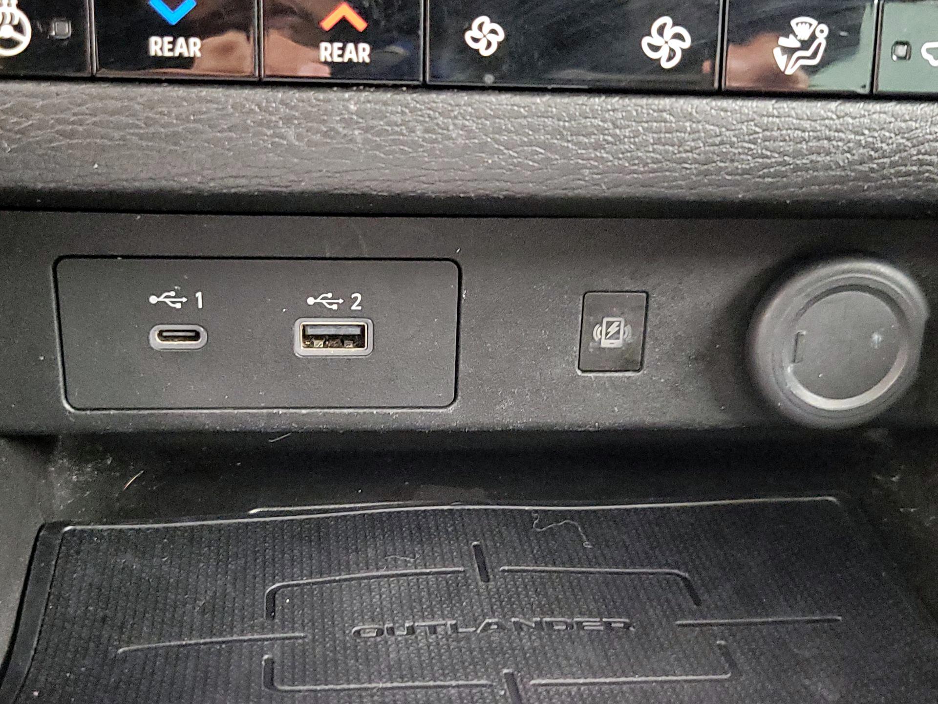 Thumbnail: 2022 Mitsubishi Outlander - 19